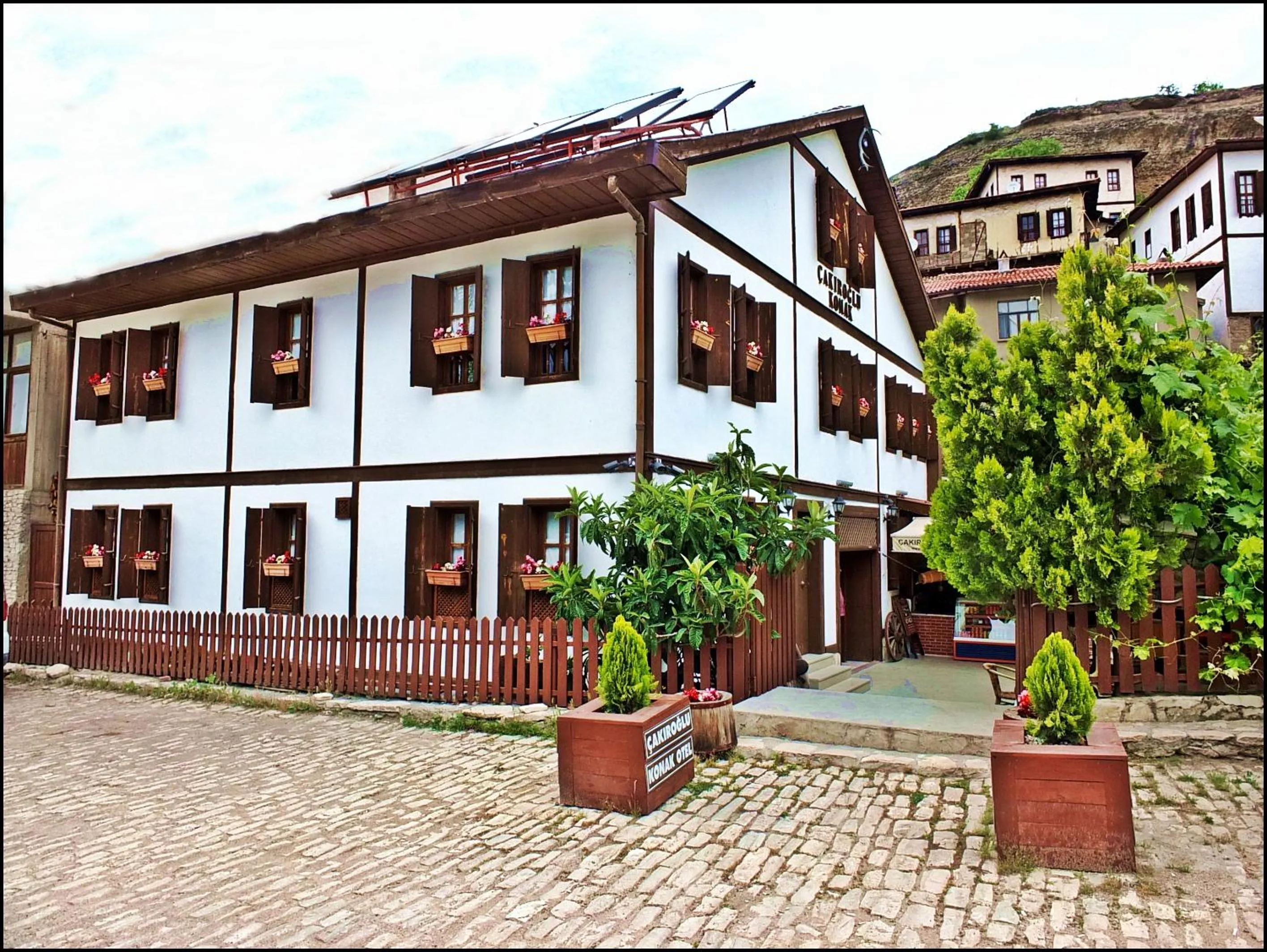 Property building in Cakiroglu Konak