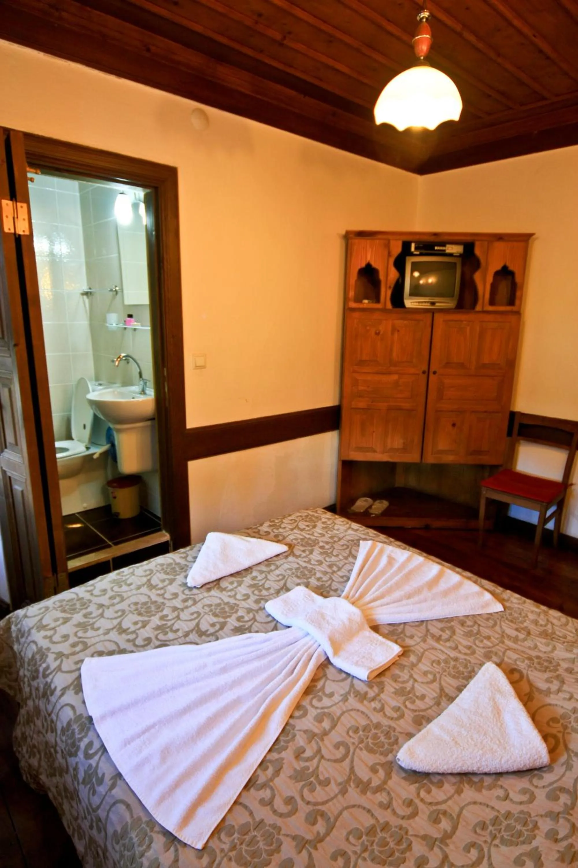 Bed in Cakiroglu Konak