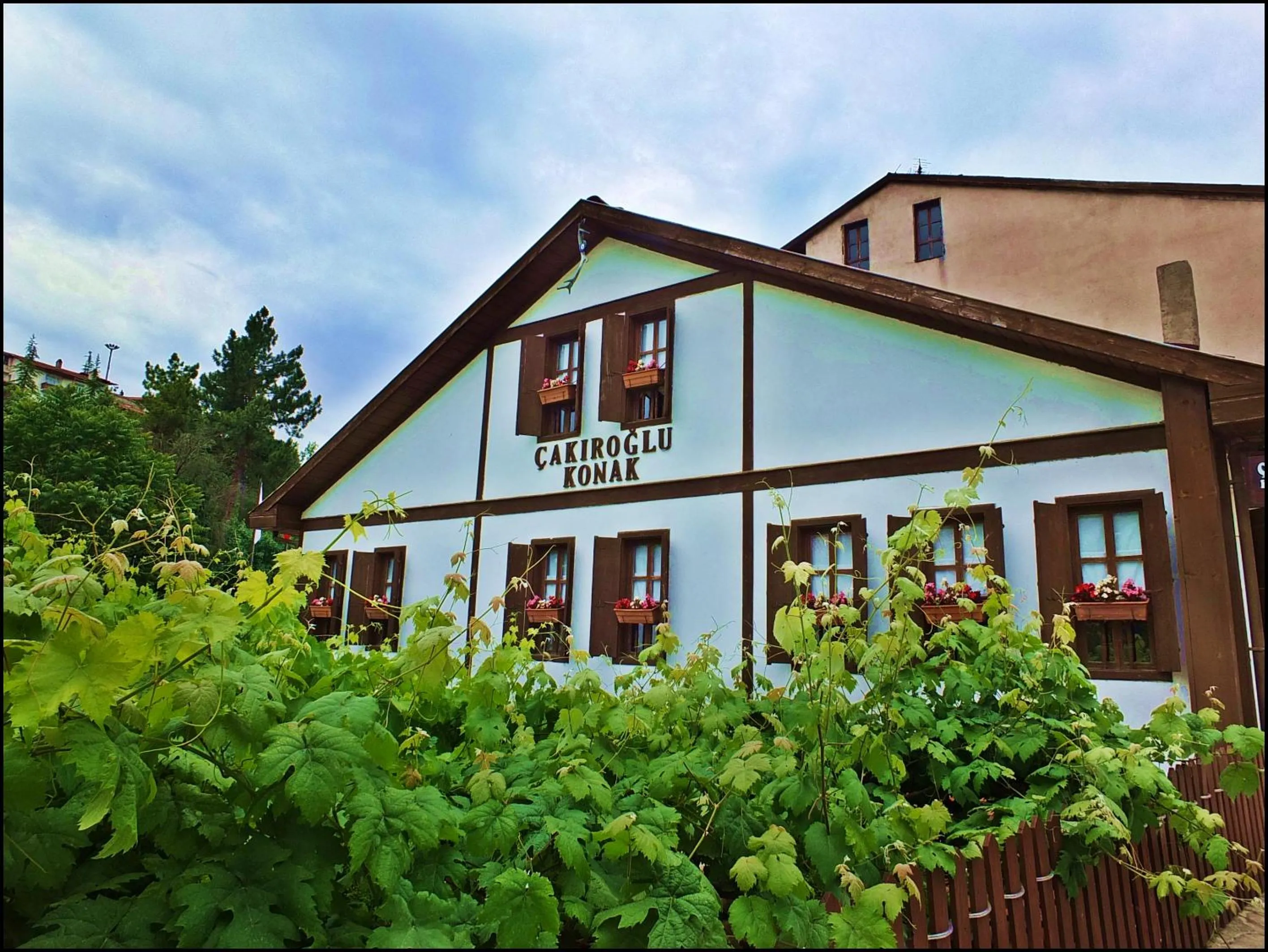 Property building in Cakiroglu Konak