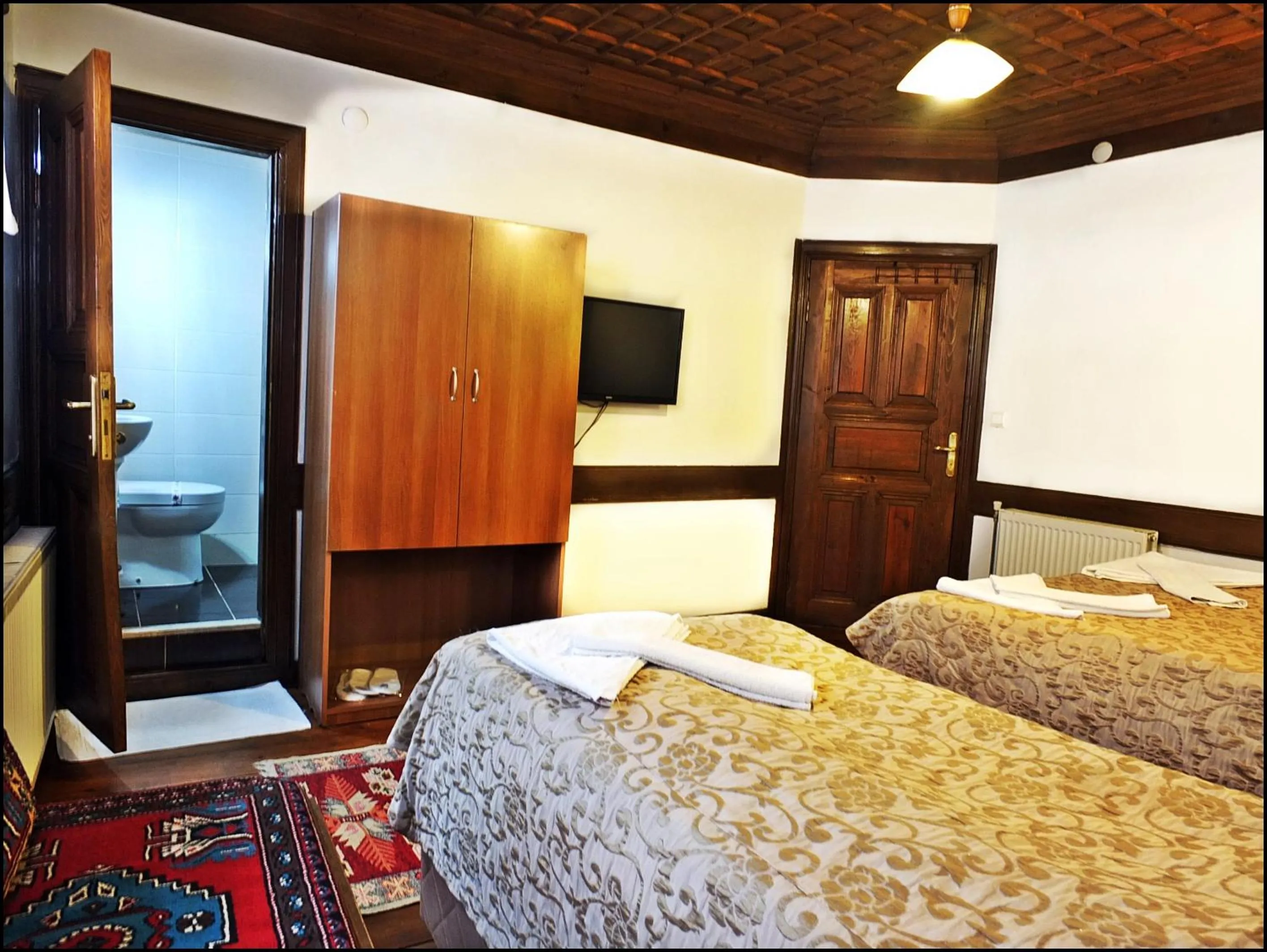 Bed in Cakiroglu Konak