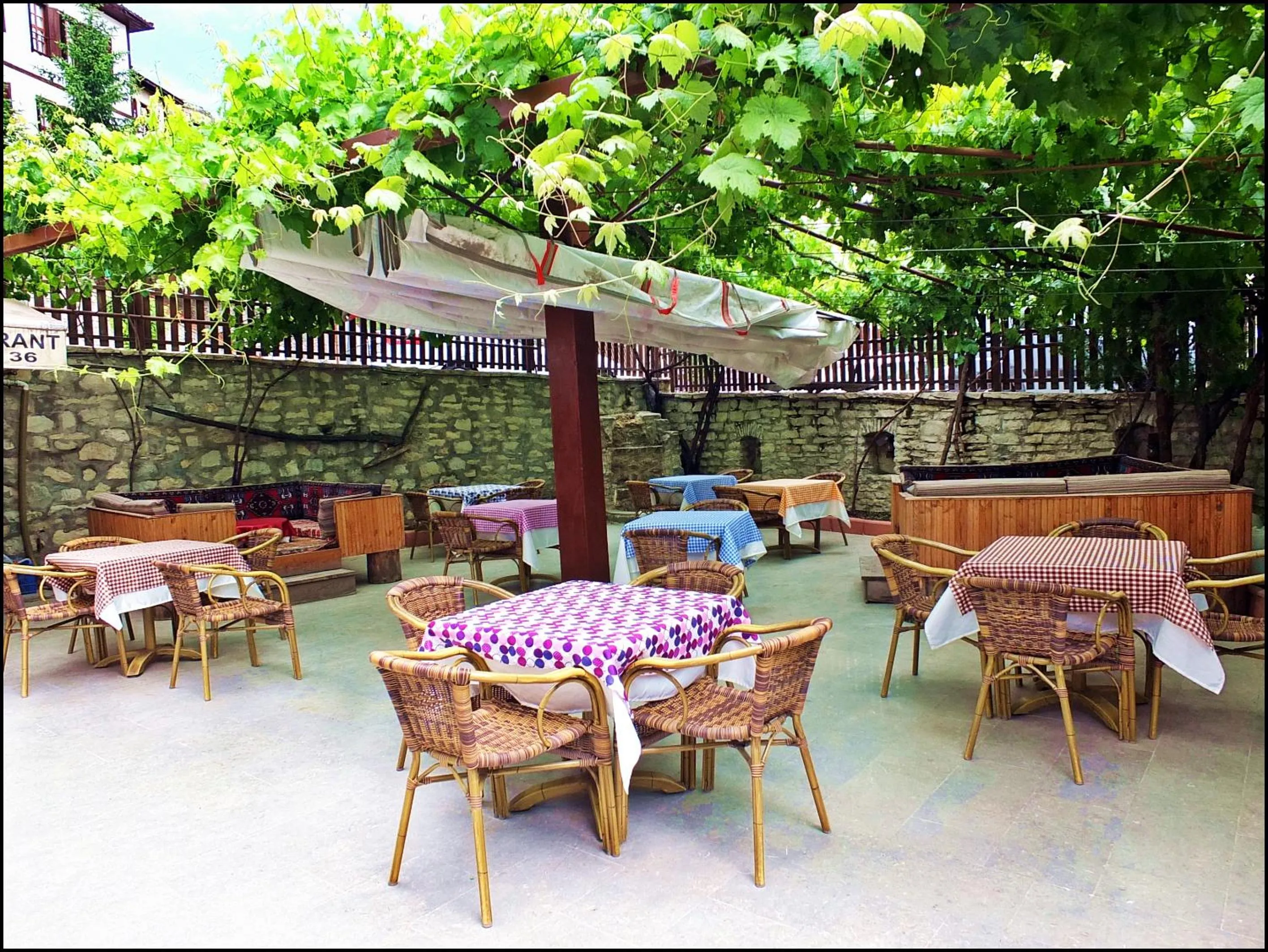 Property building in Cakiroglu Konak