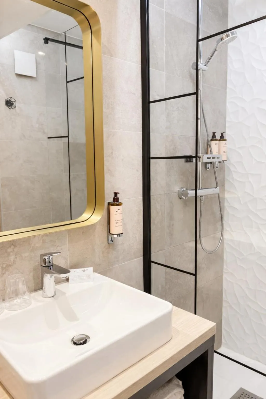 Bathroom in Best Western Plus Opéra Batignolles