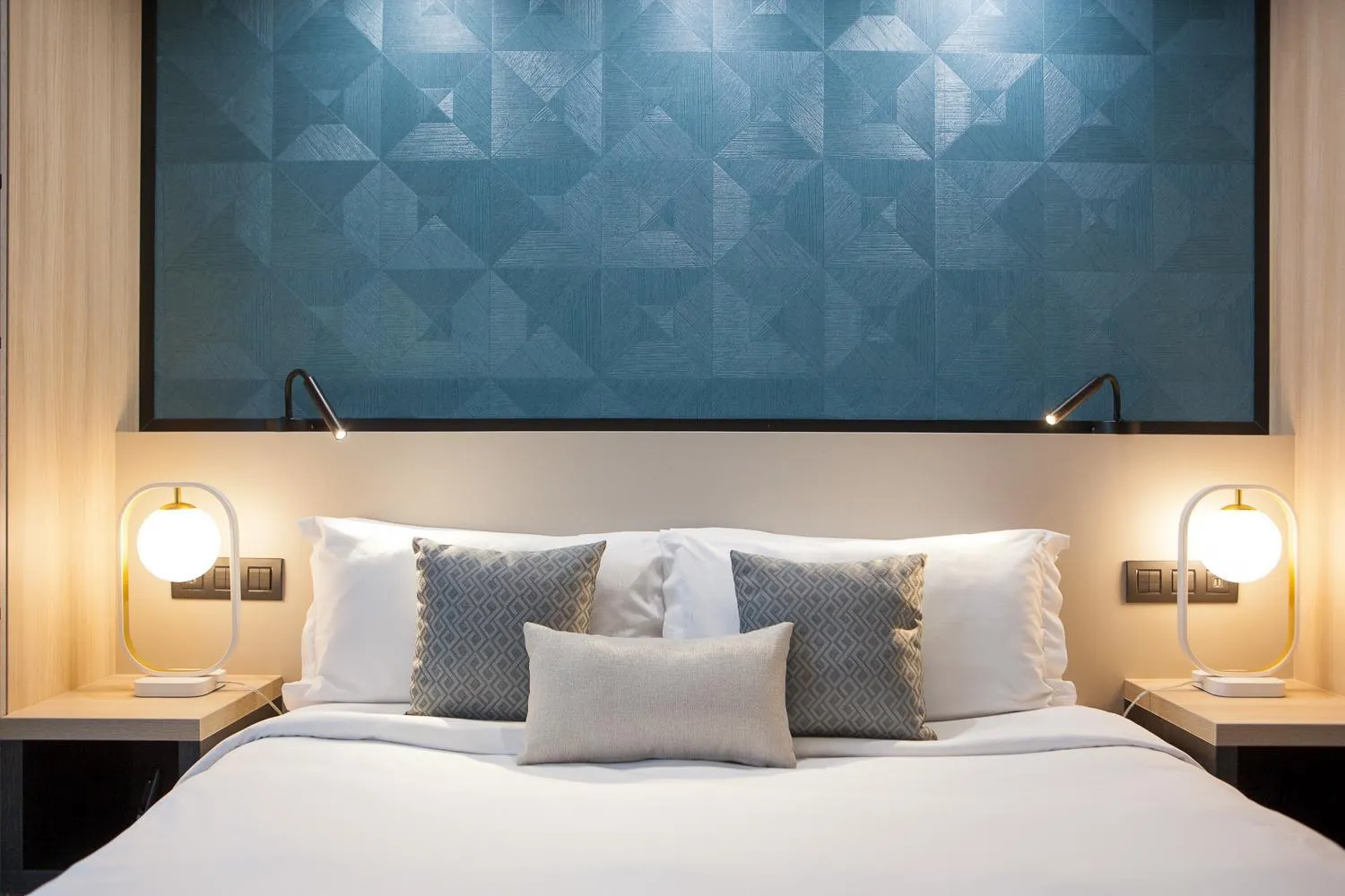 Bed in Best Western Plus Opéra Batignolles