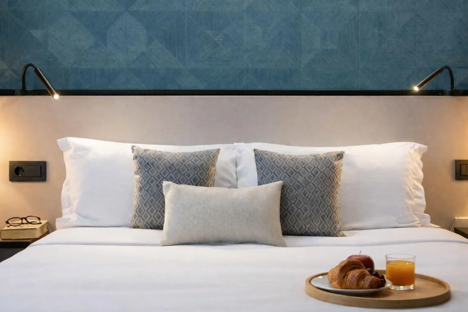 Bed in Best Western Plus Opéra Batignolles