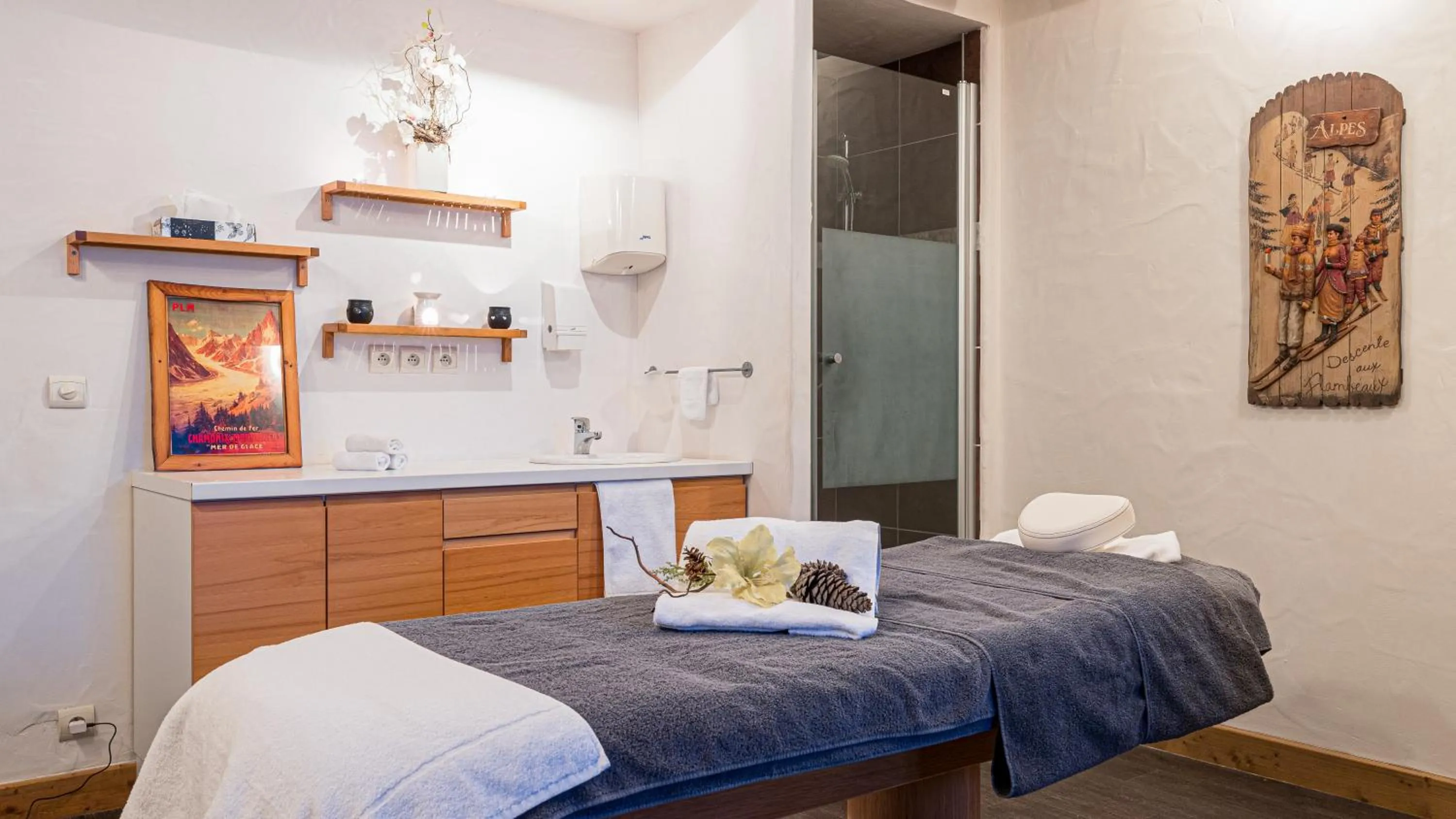 Spa and wellness centre/facilities, Bed in Hôtel Carlina by Les Etincelles