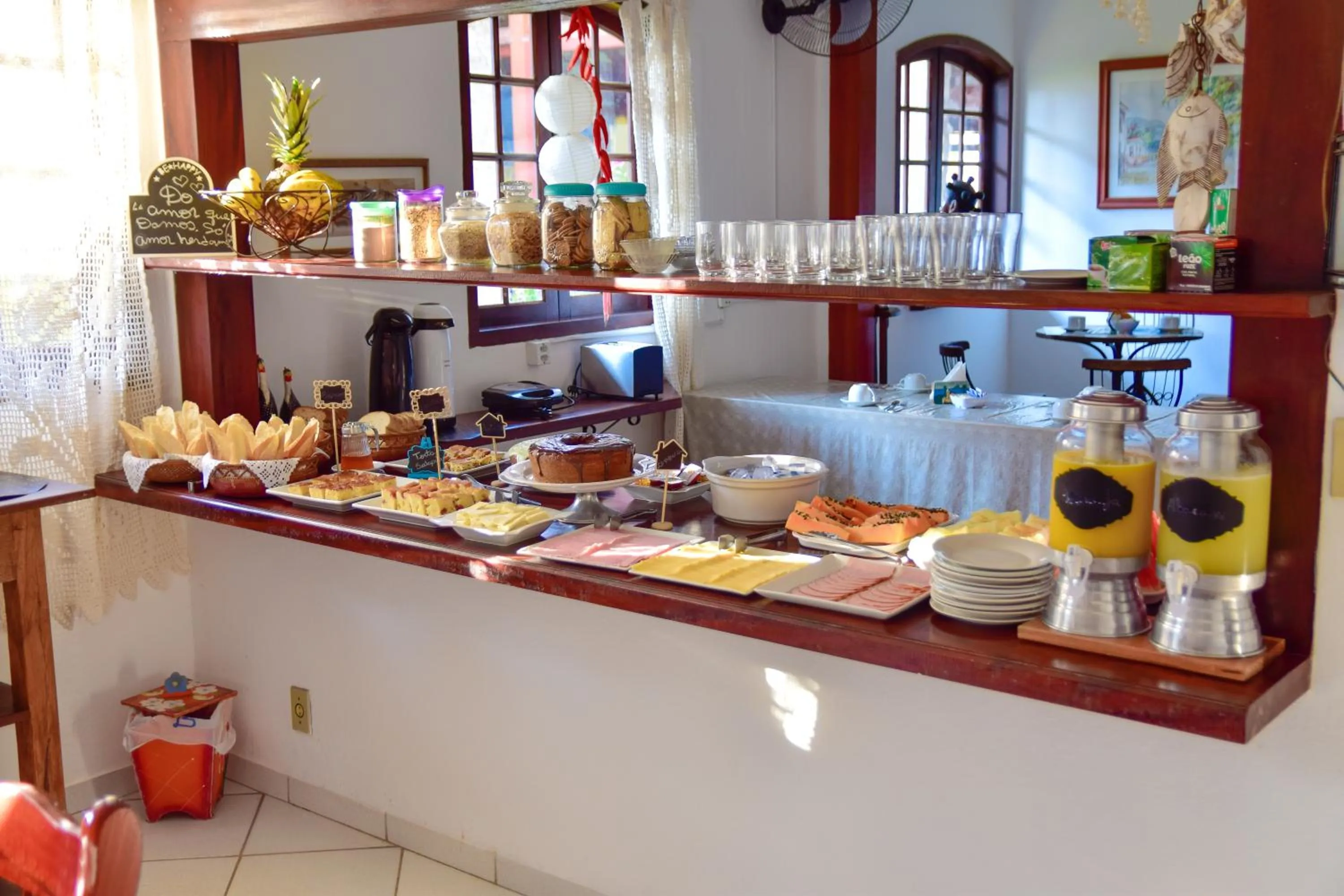 Continental breakfast in Magnu´s Pousada