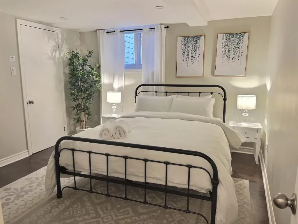 Bedroom, Bed in Gite du Survenant Montreal