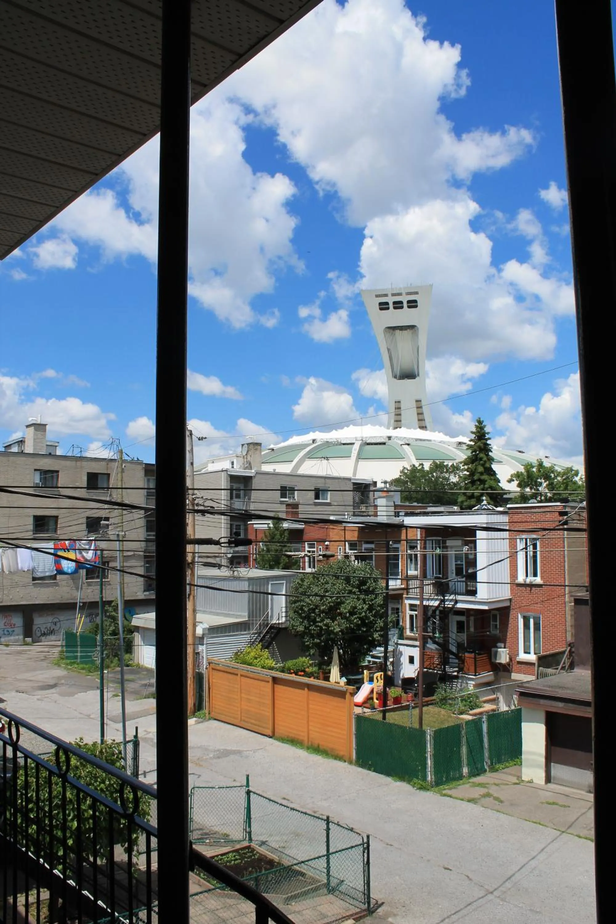 Property building in Gite du Survenant Montreal