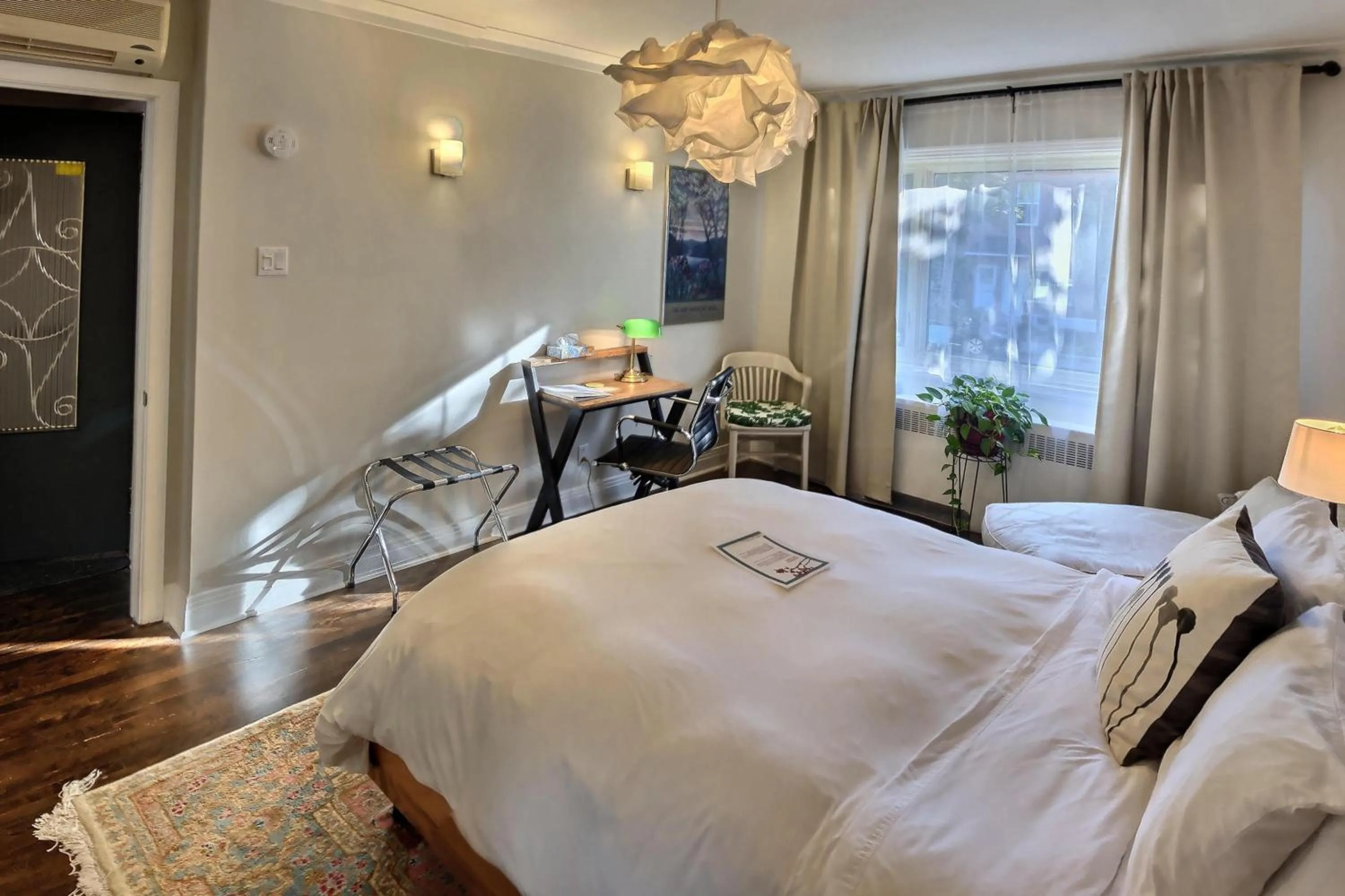 Bedroom, Bed in Gite du Survenant Montreal