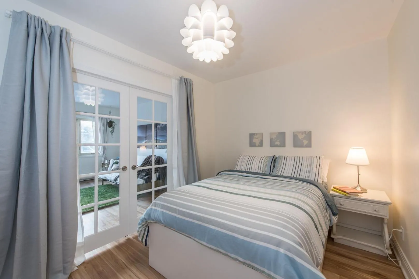 Bedroom, Bed in Gite du Survenant Montreal