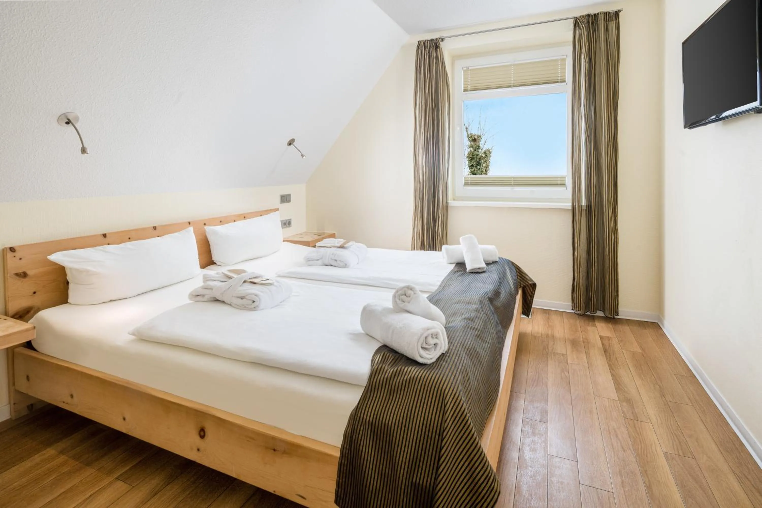 Bedroom, Bed in Suitenhotel Idyll Heckenrose