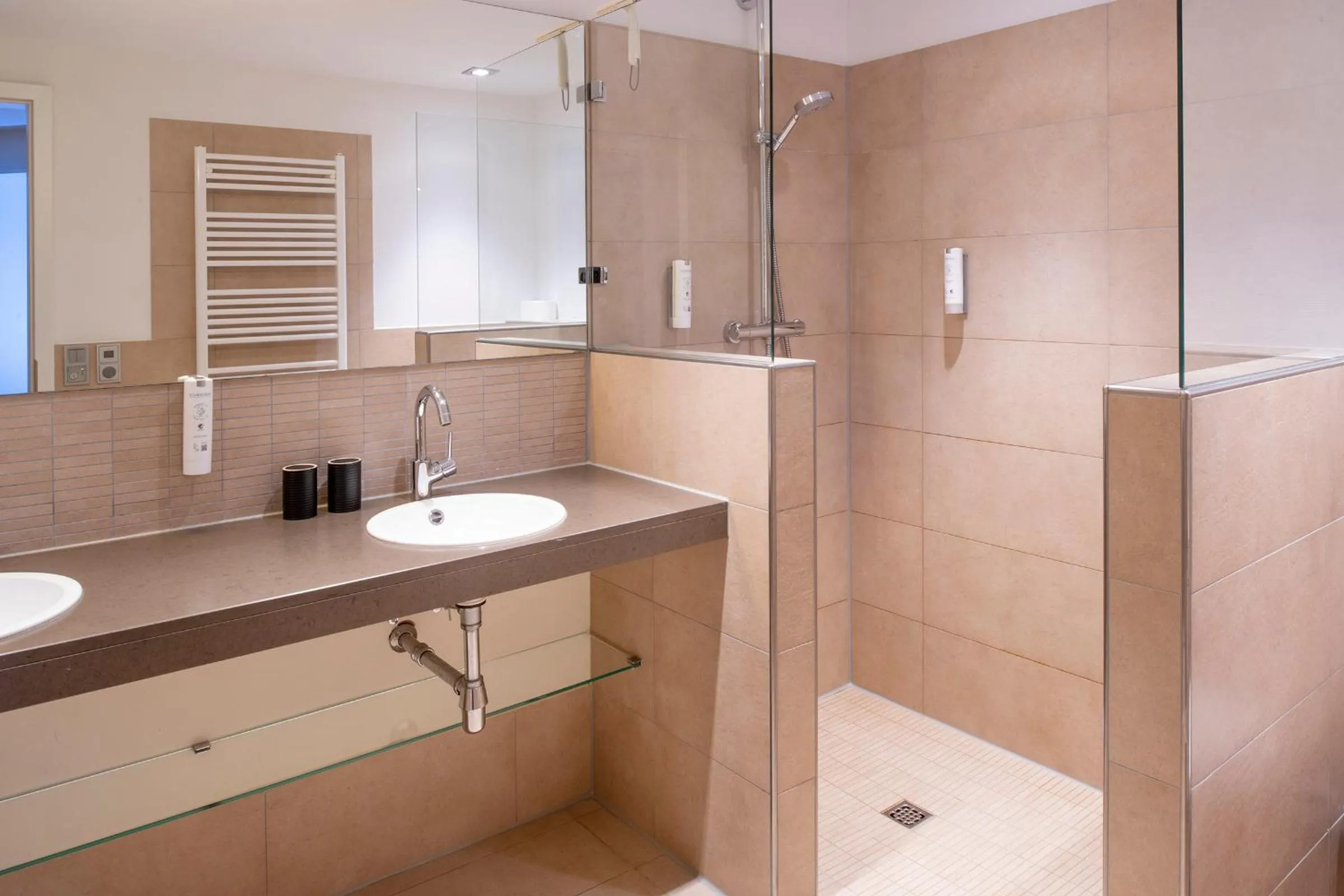 Shower in Suitenhotel Idyll Heckenrose