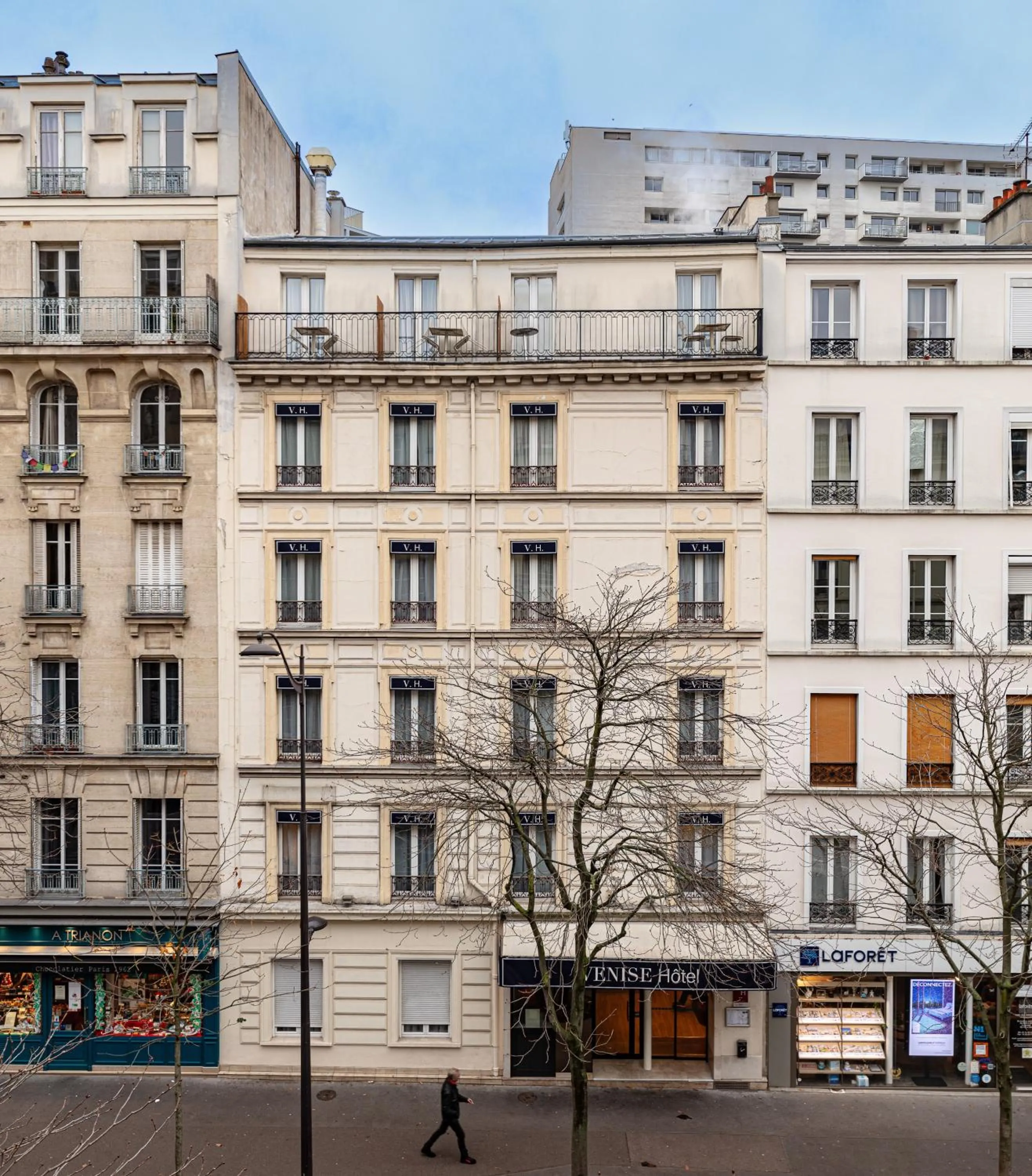 Property building in Hôtel De Venise
