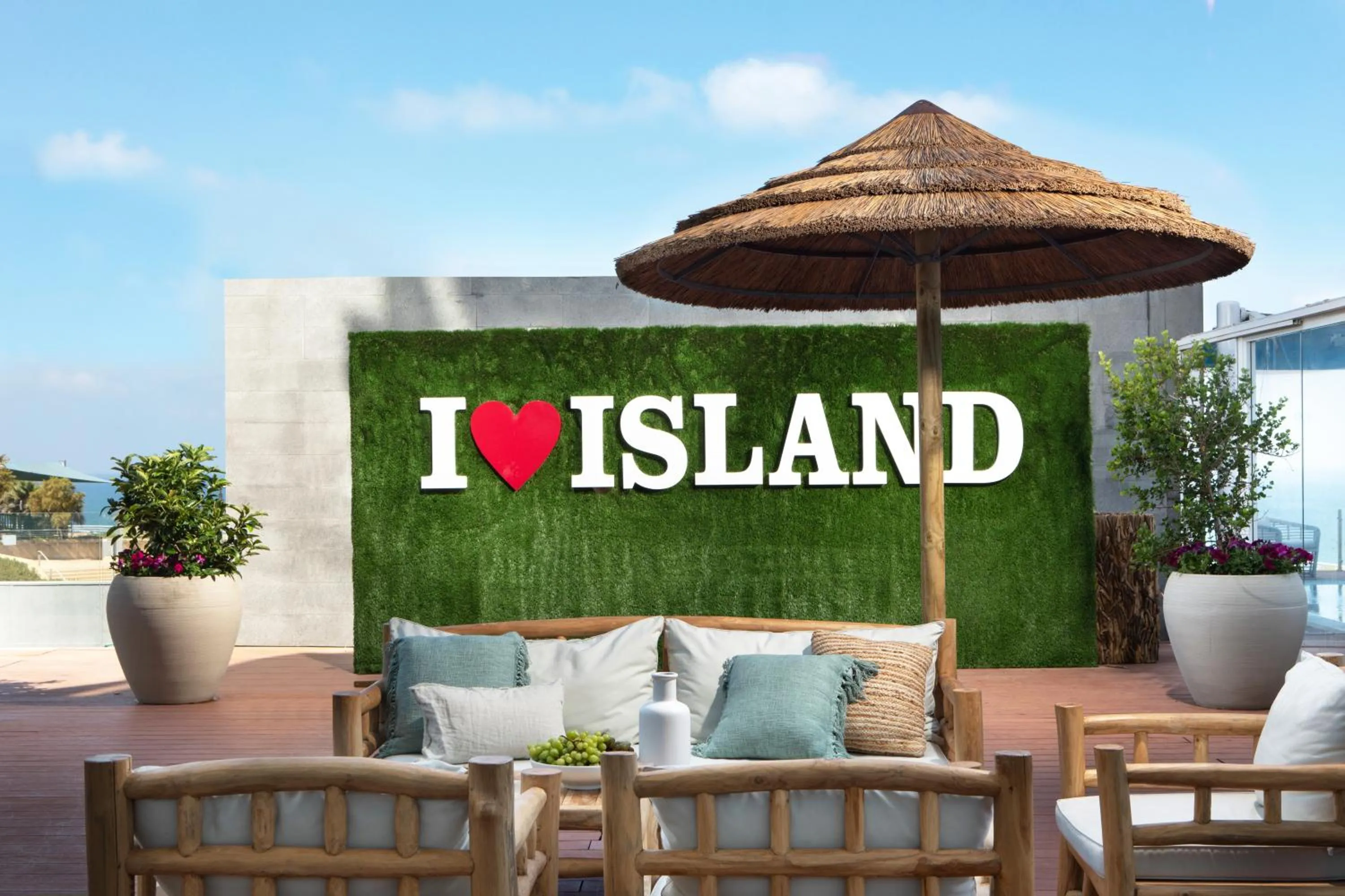 Seating area in Island Luxurious Suites Hotel and Spa