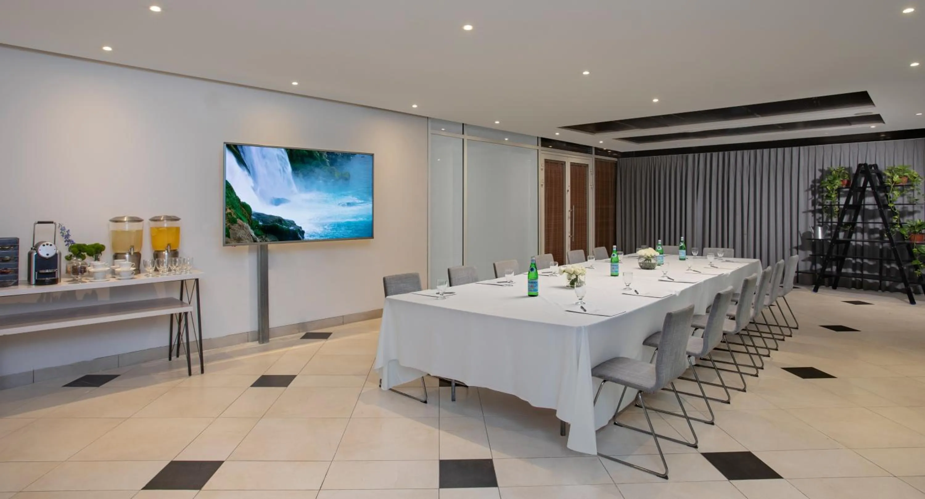 Meeting/conference room in Island Luxurious Suites Hotel and Spa