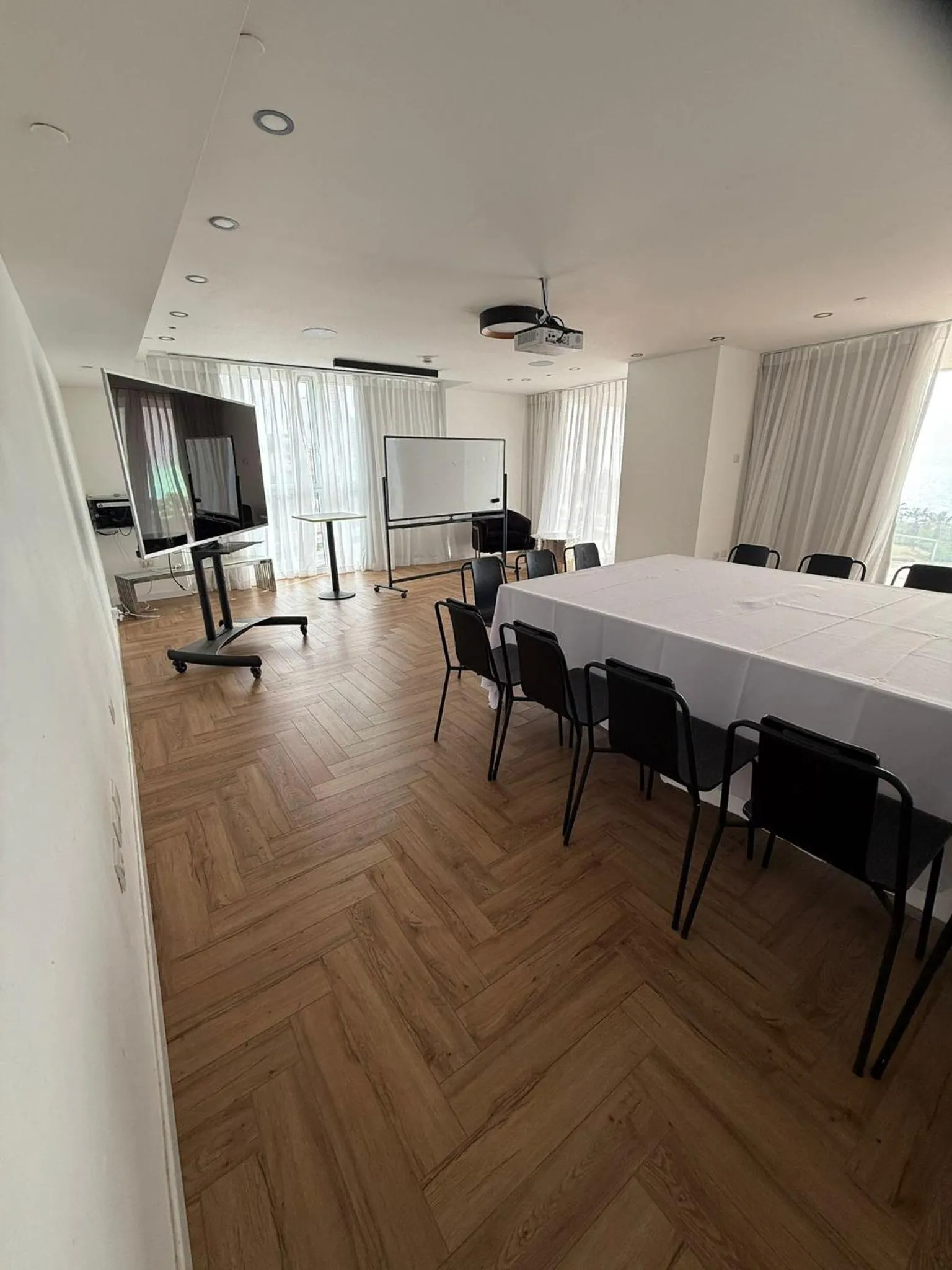 Island Luxurious Suites Hotel and Spa