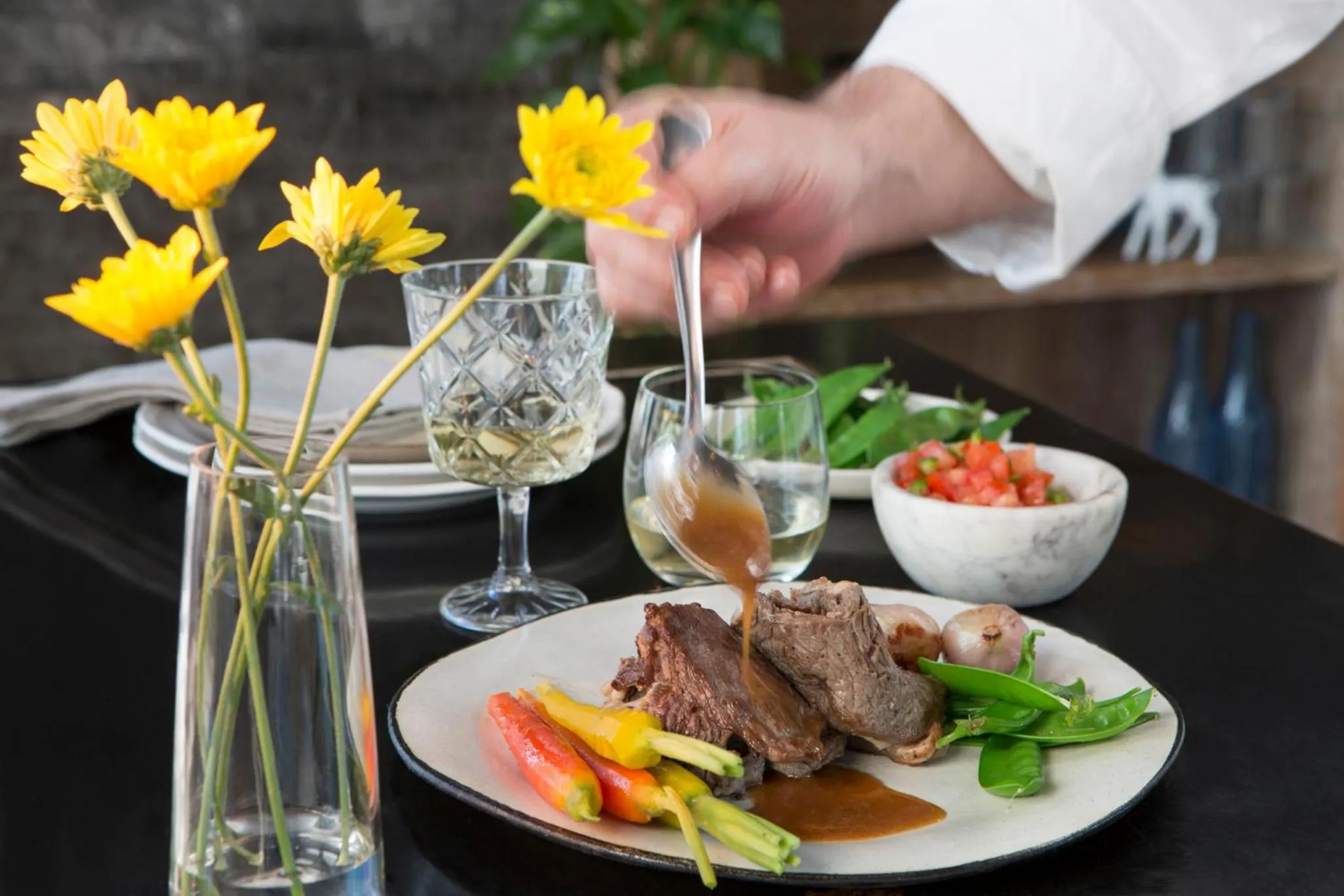 Restaurant/places to eat in Island Luxurious Suites Hotel and Spa