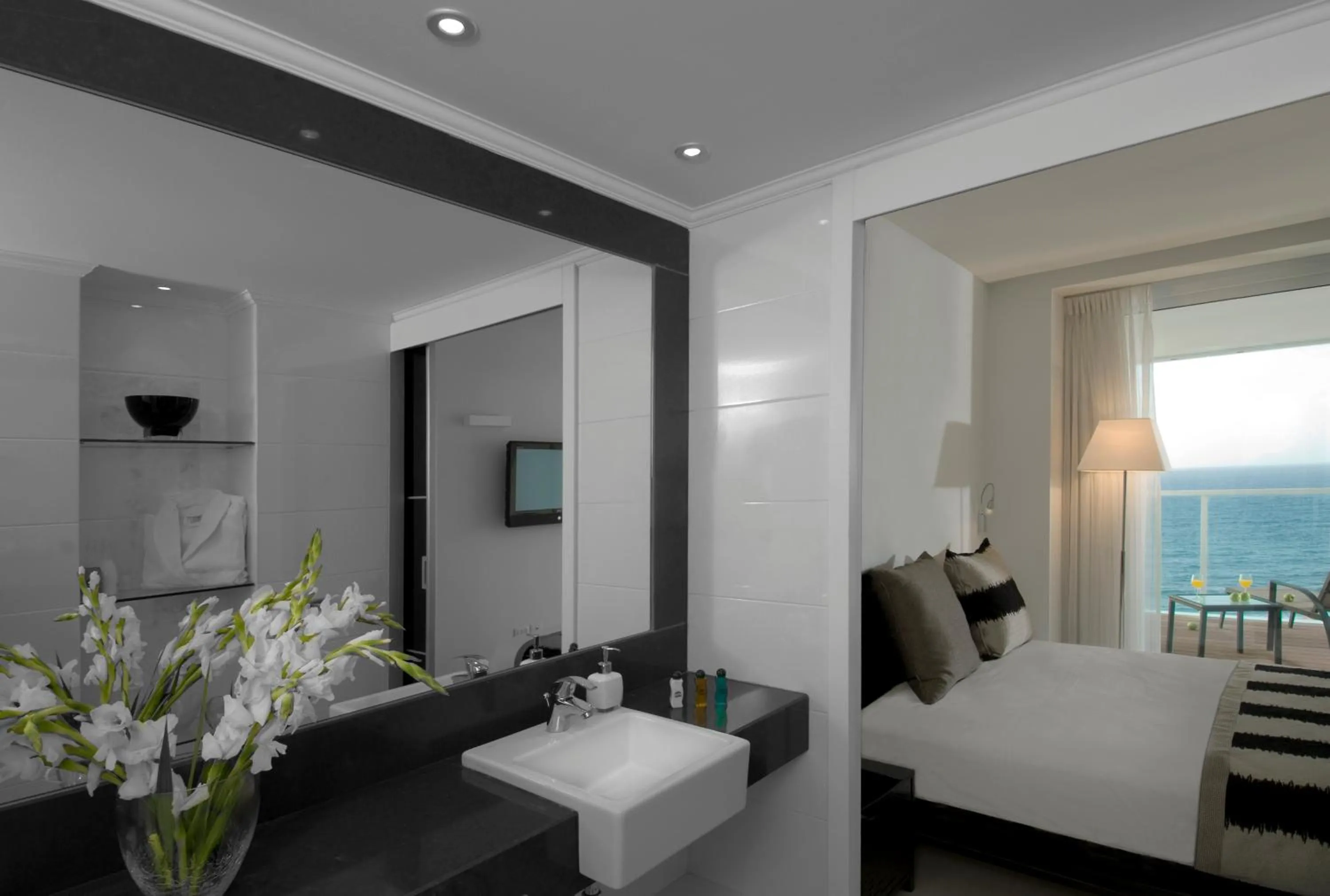 Bathroom, Bed in Island Luxurious Suites Hotel and Spa