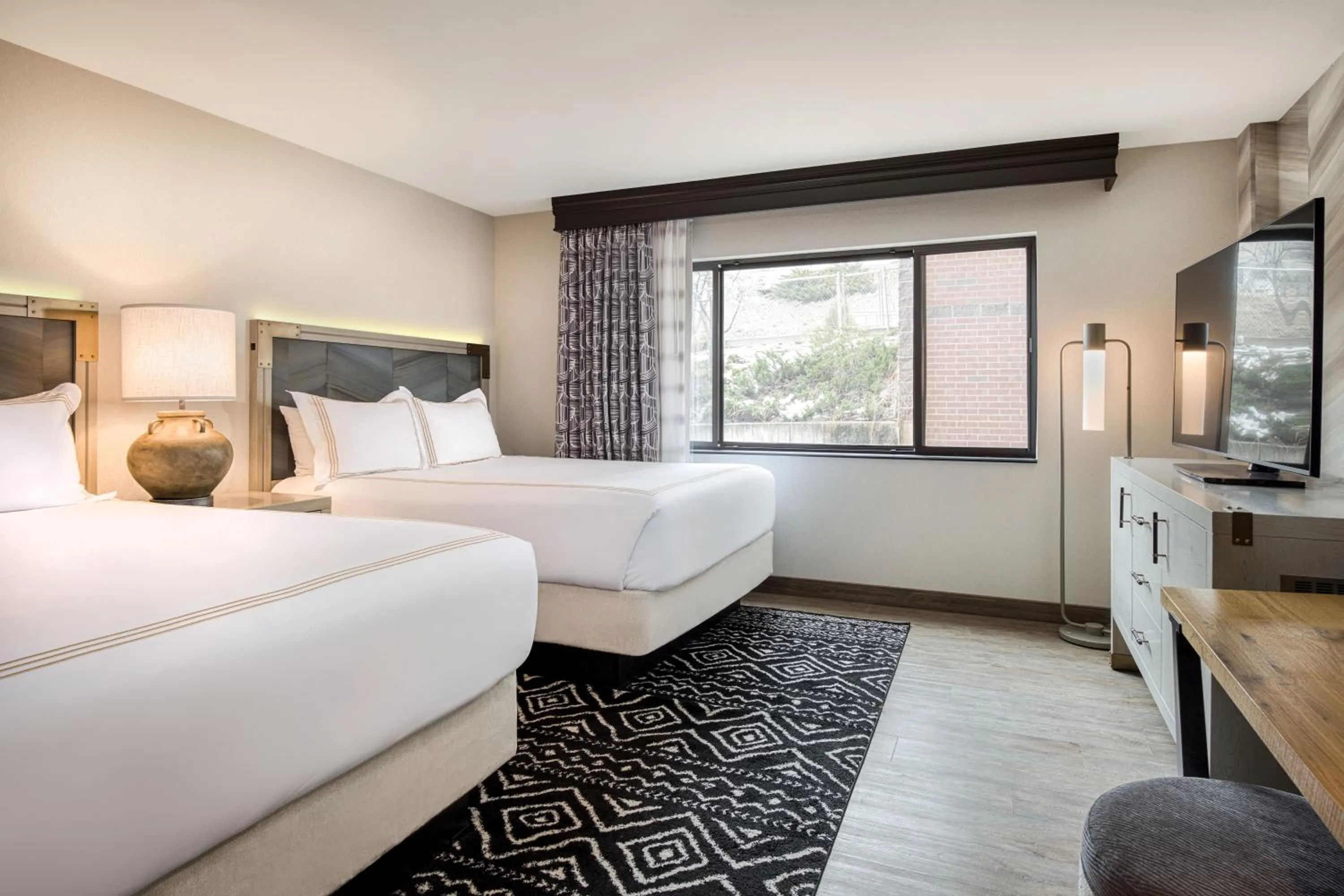 Lodge: Basic Double Queen in Glenwood Hot Springs Resort