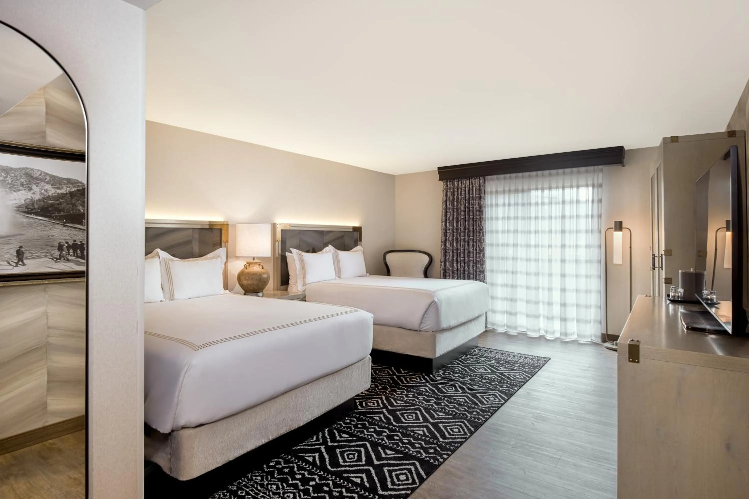 Lodge: Classic Double Queen in Glenwood Hot Springs Resort
