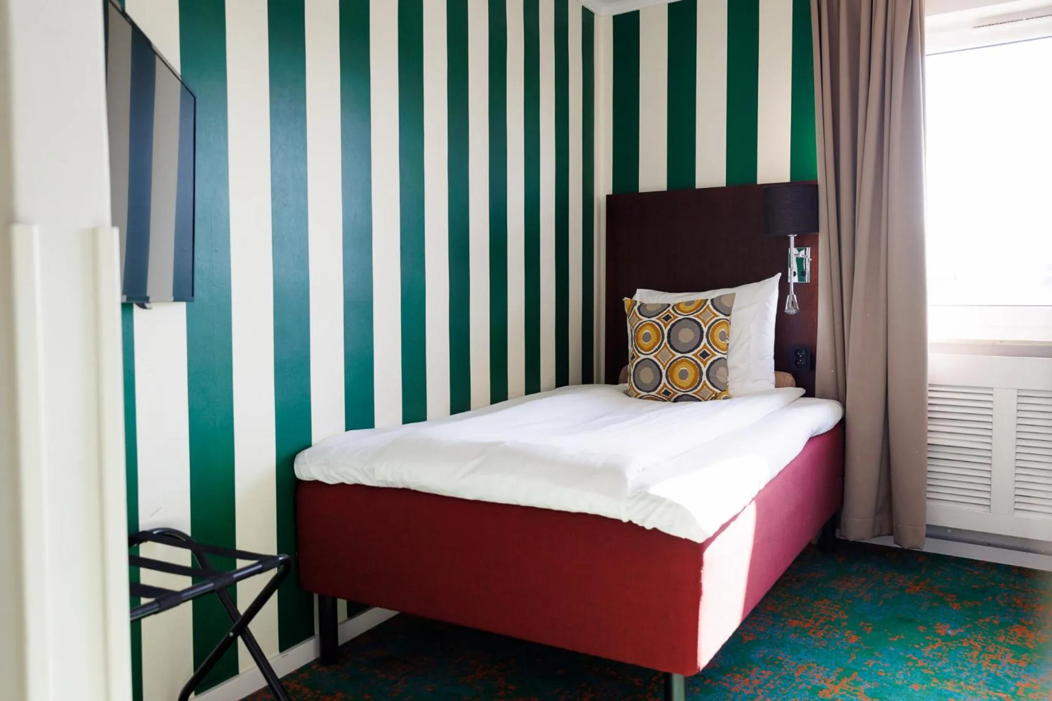 Property building, Bed in ProfilHotels Hotel Garden