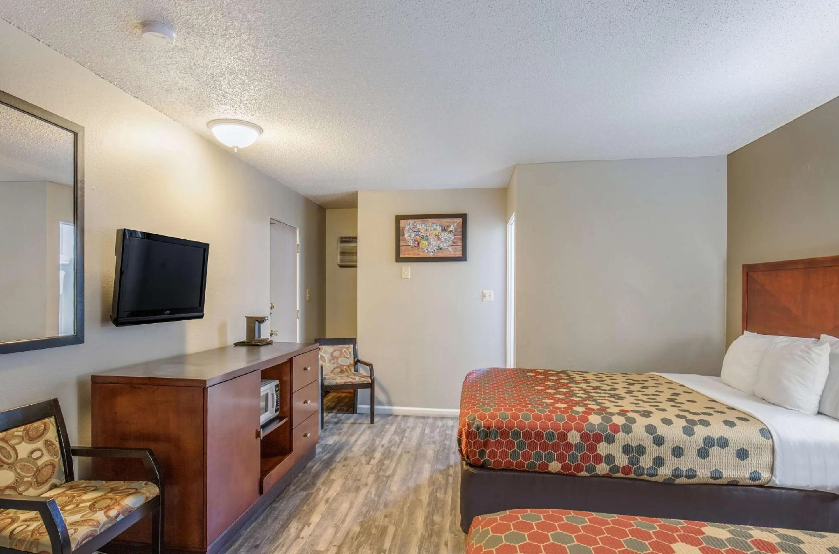 Bedroom, Bed in Econo Lodge Inn & Suites Yreka