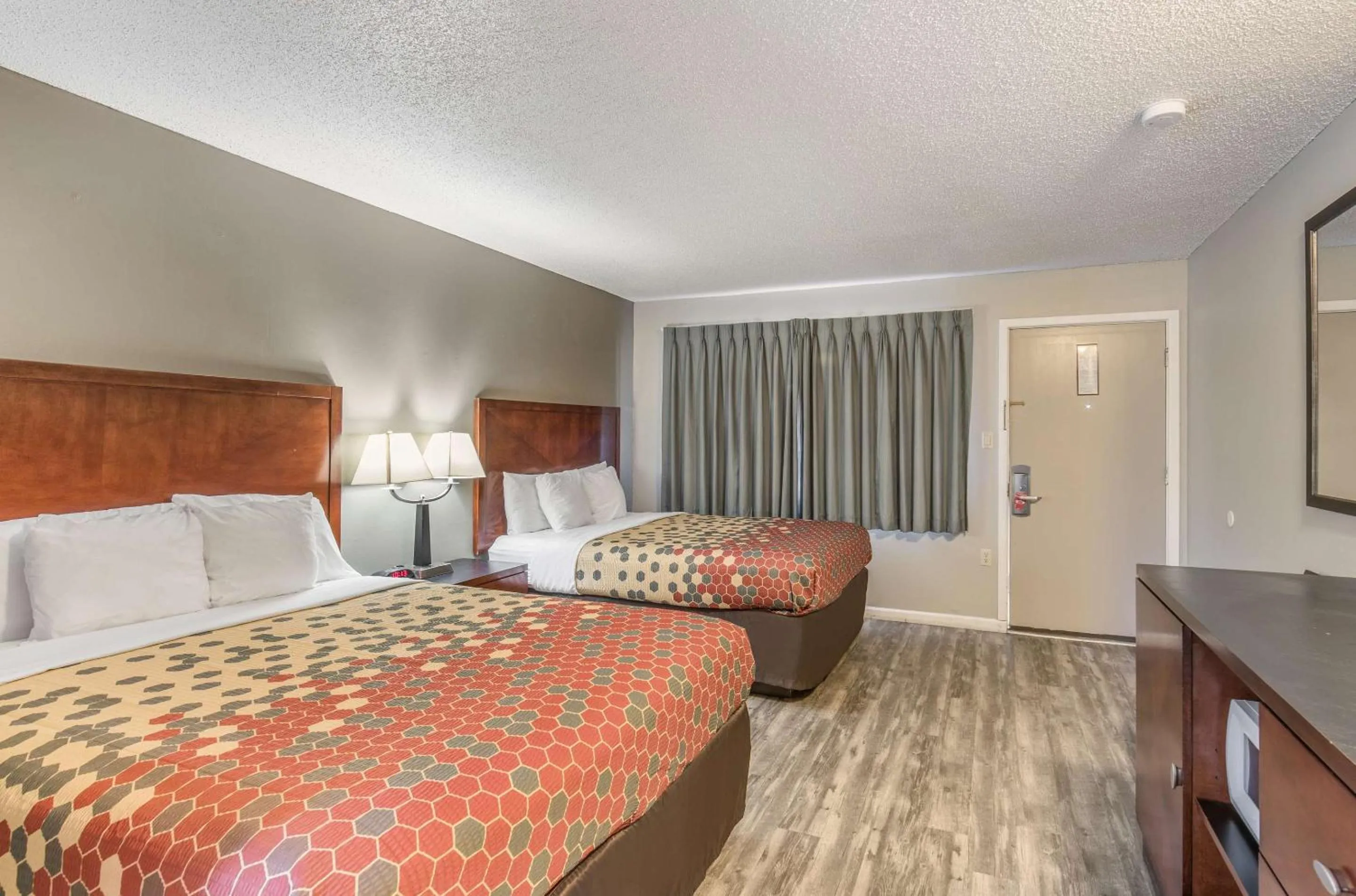 Bedroom, Bed in Econo Lodge Inn & Suites Yreka
