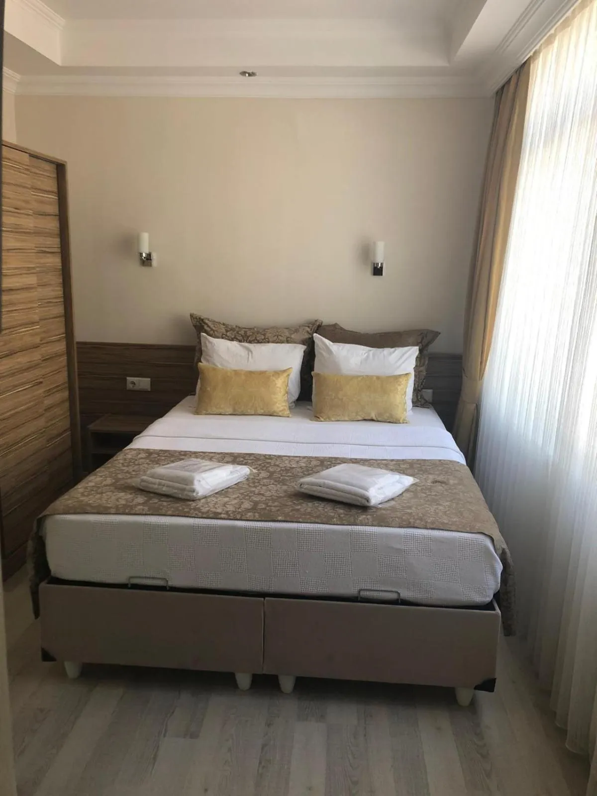 Bed in Sinopark Hotel