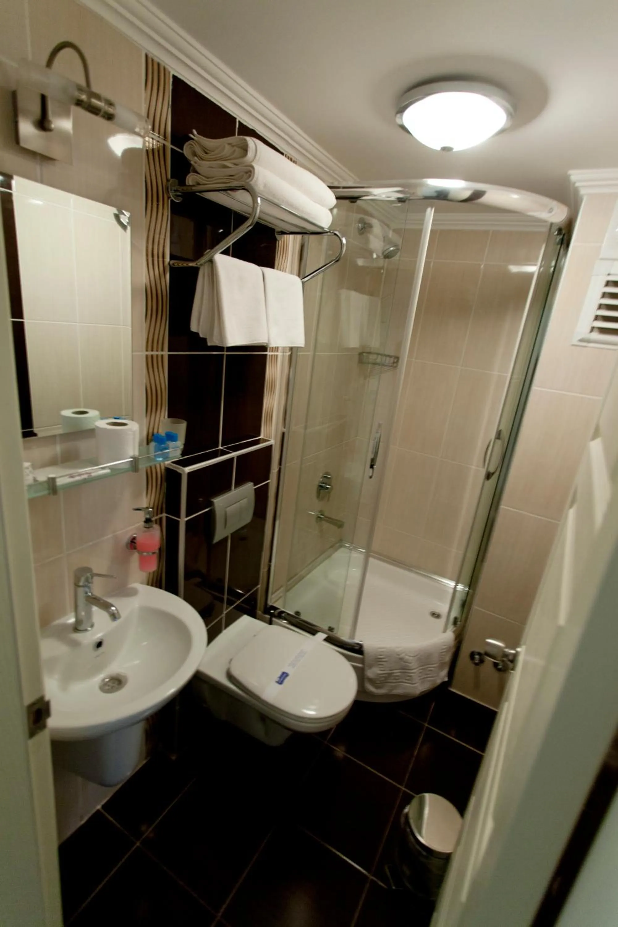 Bathroom in Sinopark Hotel