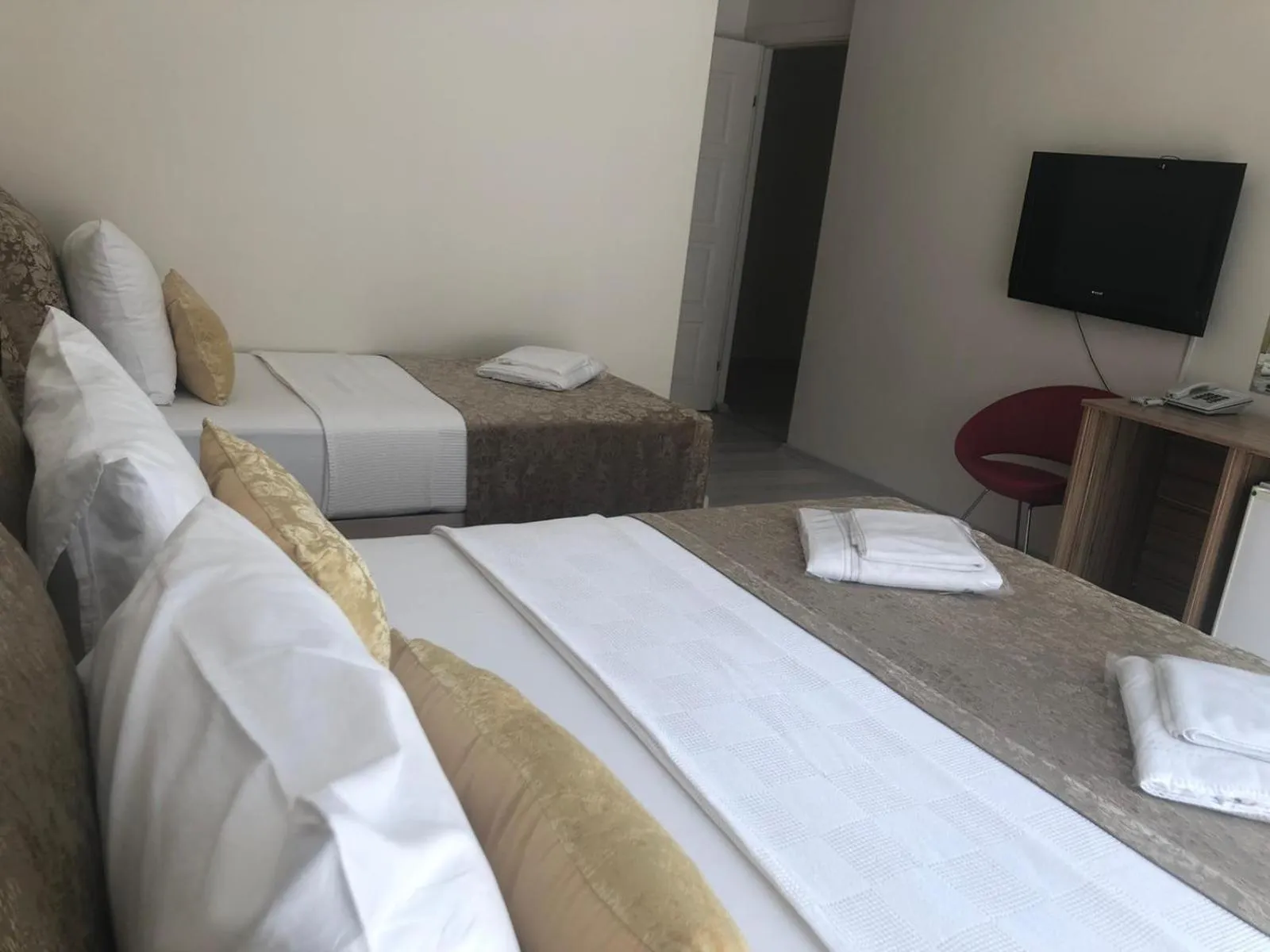 Bed in Sinopark Hotel