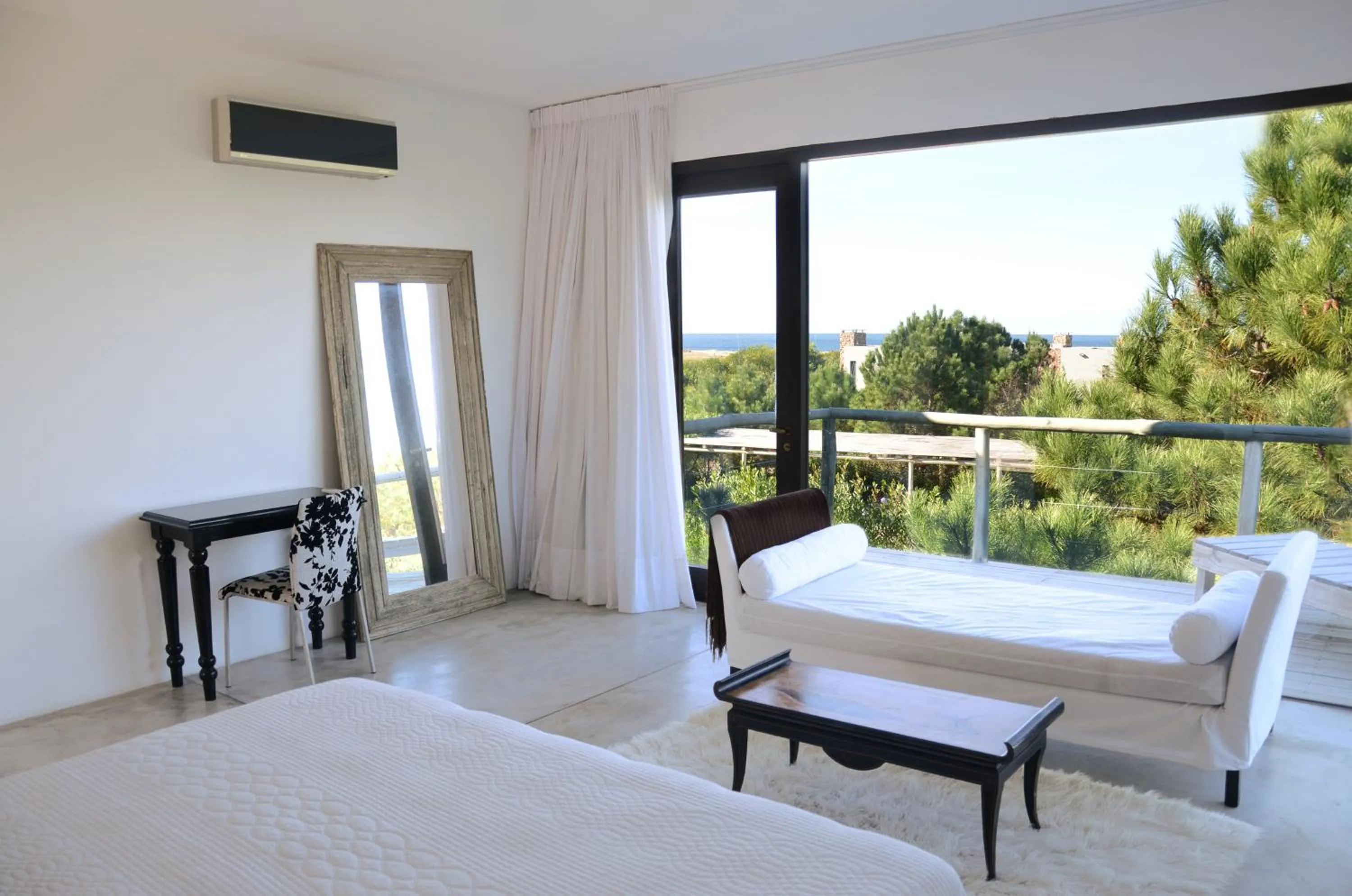 Photo of the whole room, Bed in Casa Suaya