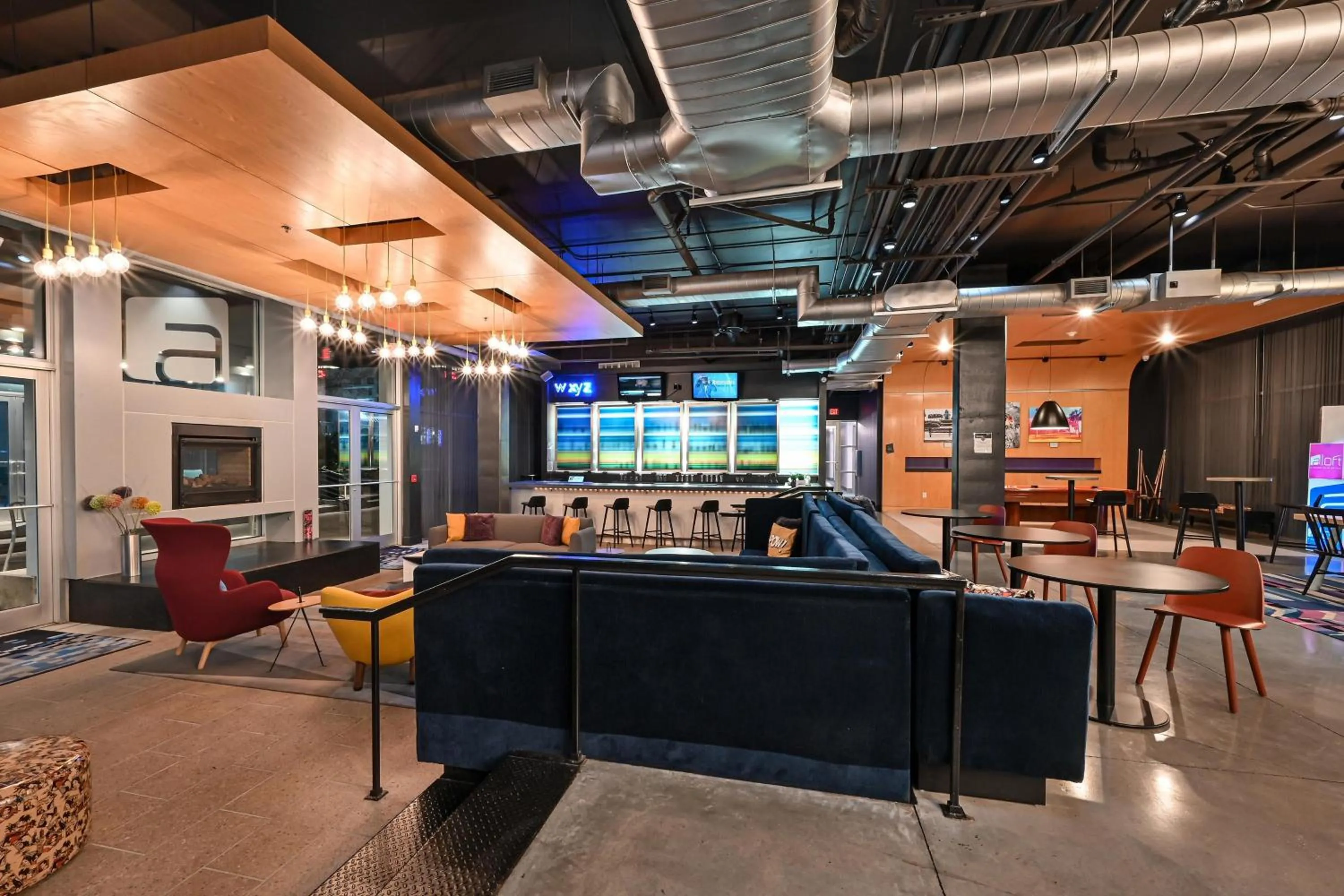 Lounge or bar in Aloft Charleston Airport and Convention Center