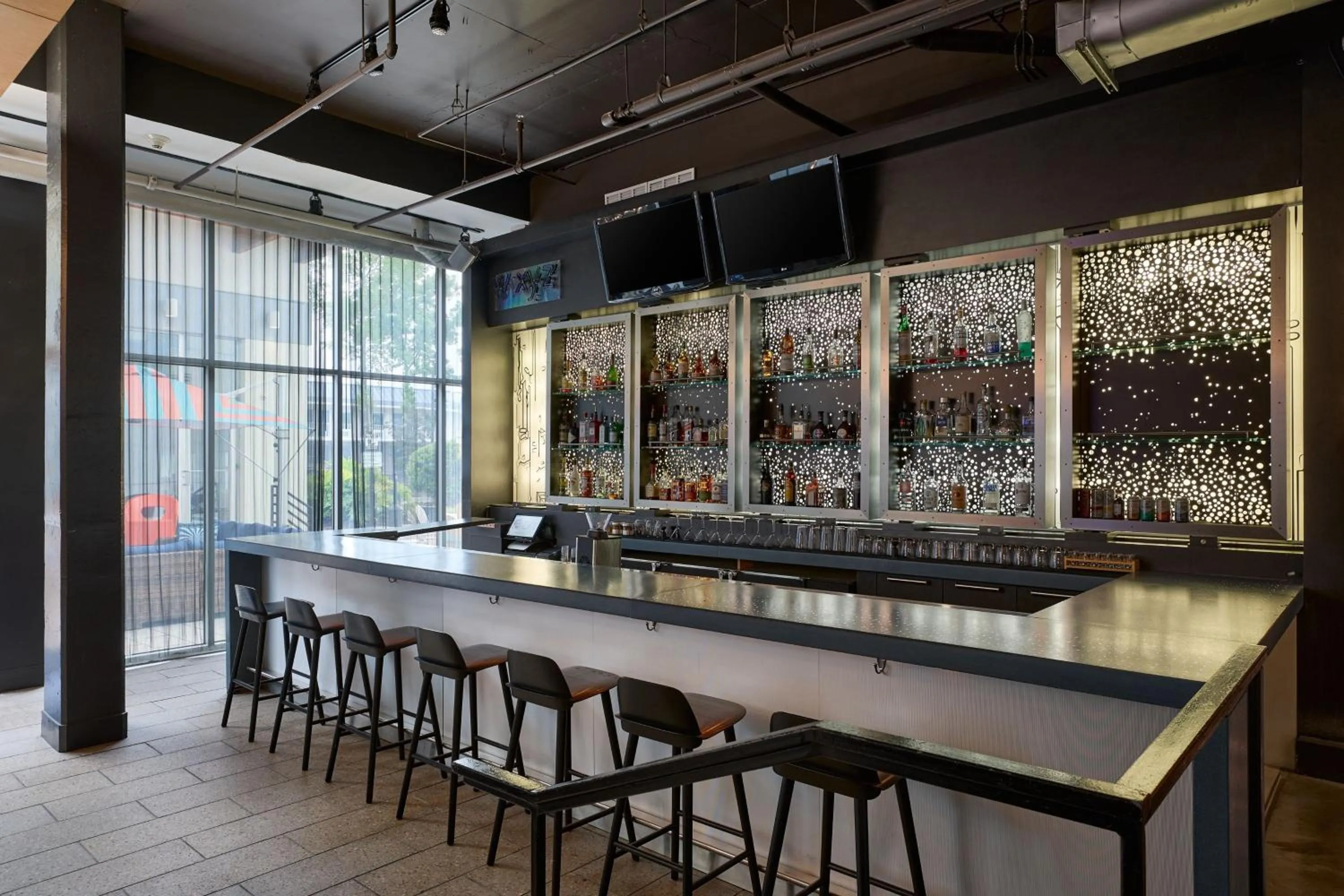 Lounge or bar in Aloft Charleston Airport and Convention Center