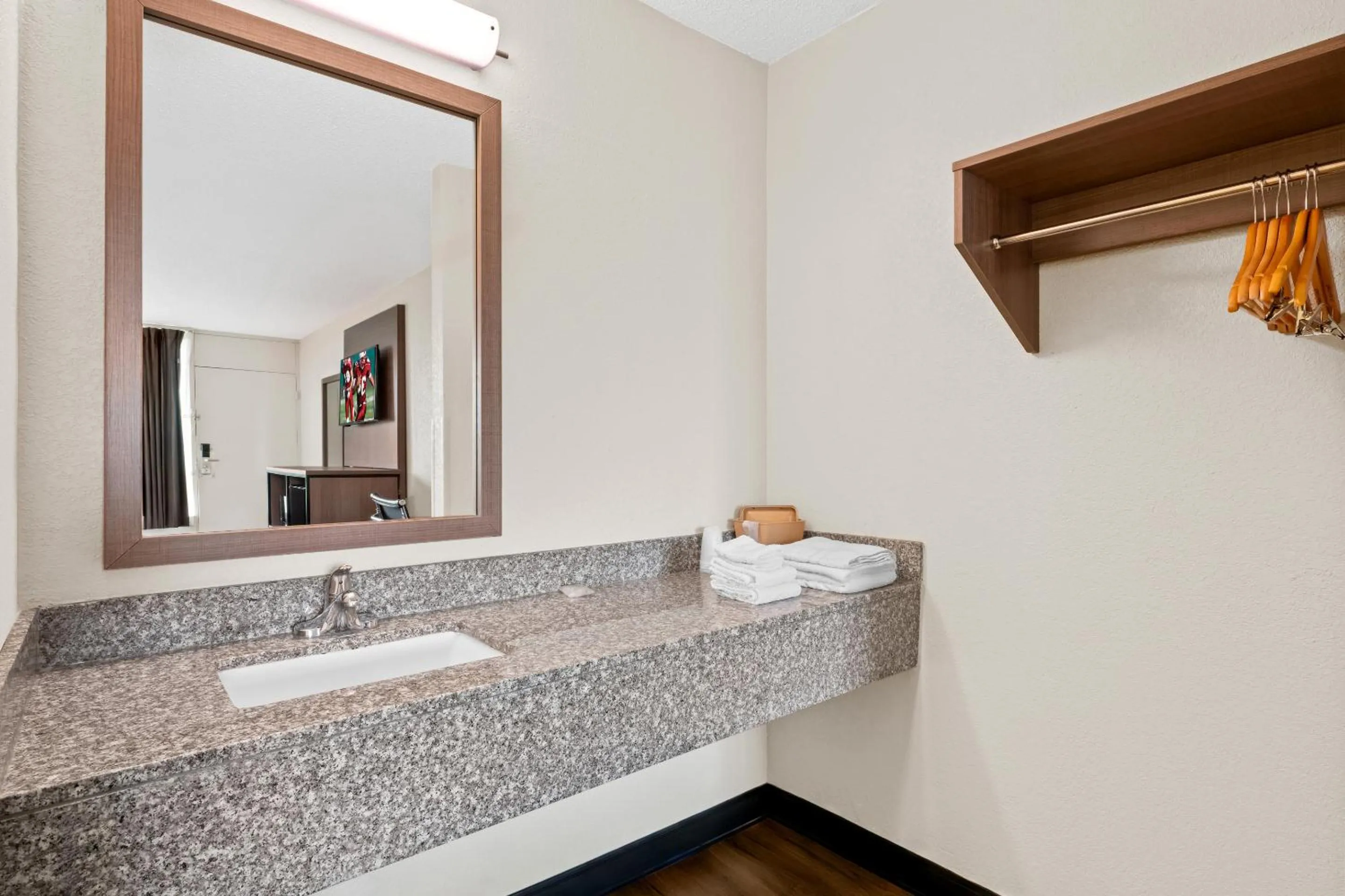 Bathroom in Red Roof Inn Charlotte - Airport