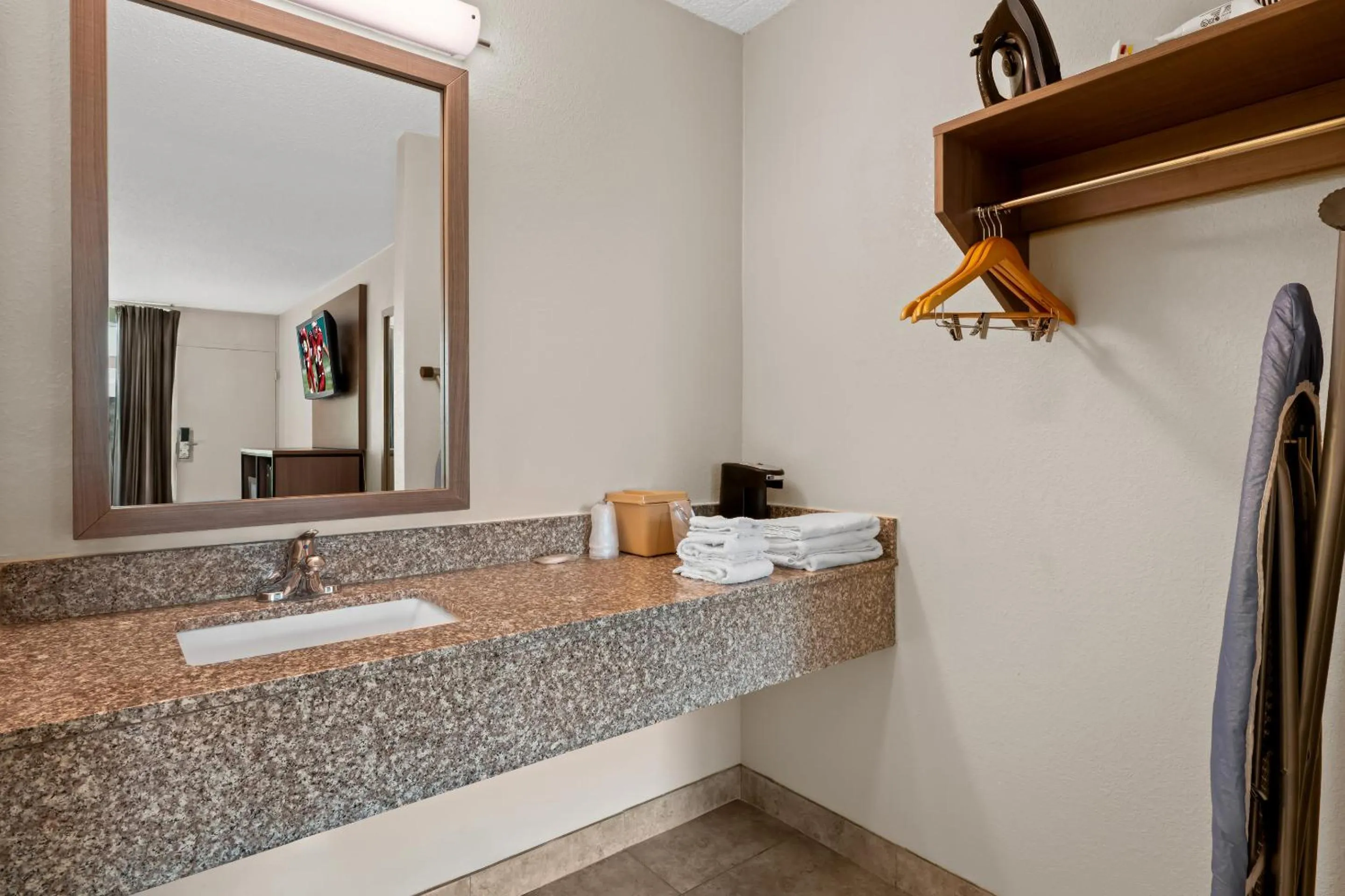 Bathroom in Red Roof Inn Charlotte - Airport