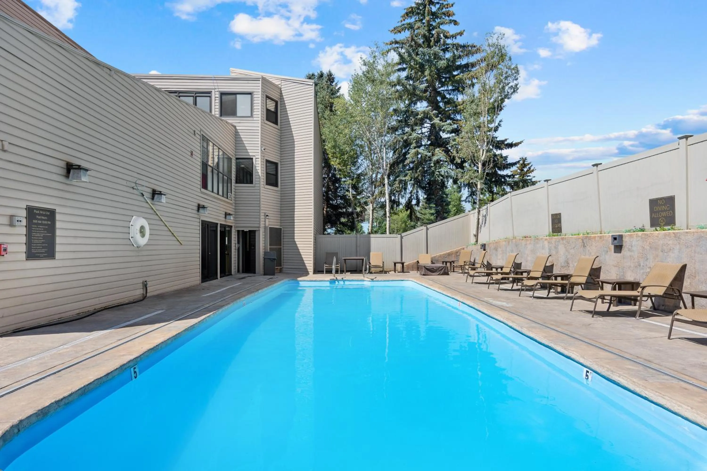 Pool view in The Christie Lodge – All Suite Property Vail Valley/Beaver Creek