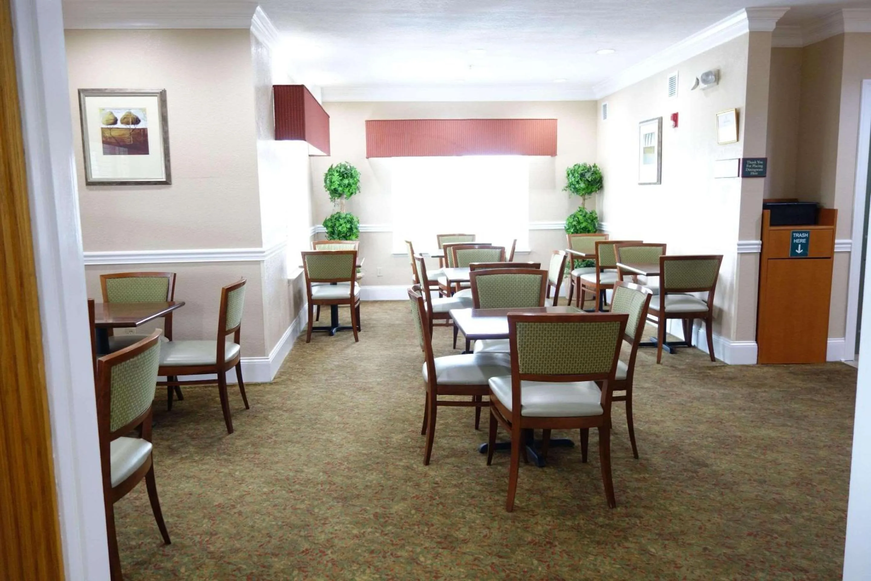 Breakfast in Country Inn & Suites by Radisson, Biloxi-Ocean Springs, MS