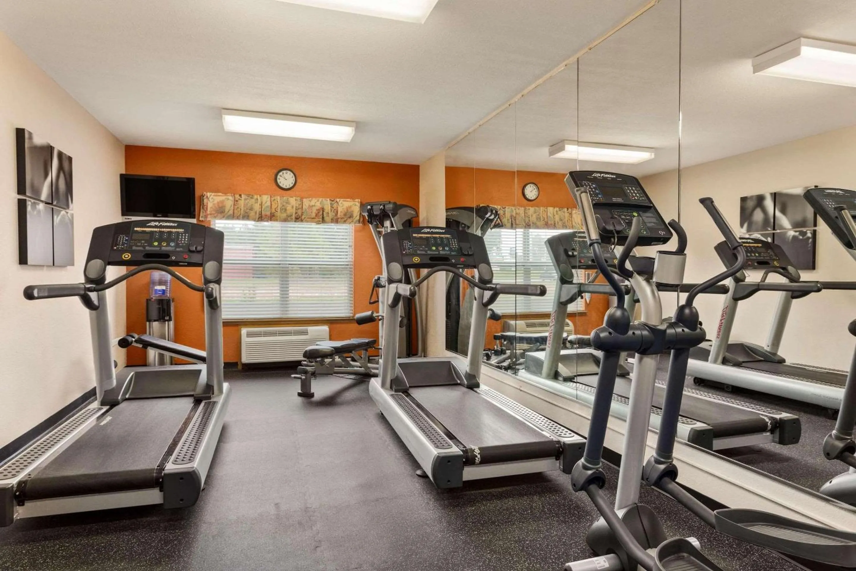 Fitness centre/facilities in Country Inn & Suites by Radisson, Biloxi-Ocean Springs, MS