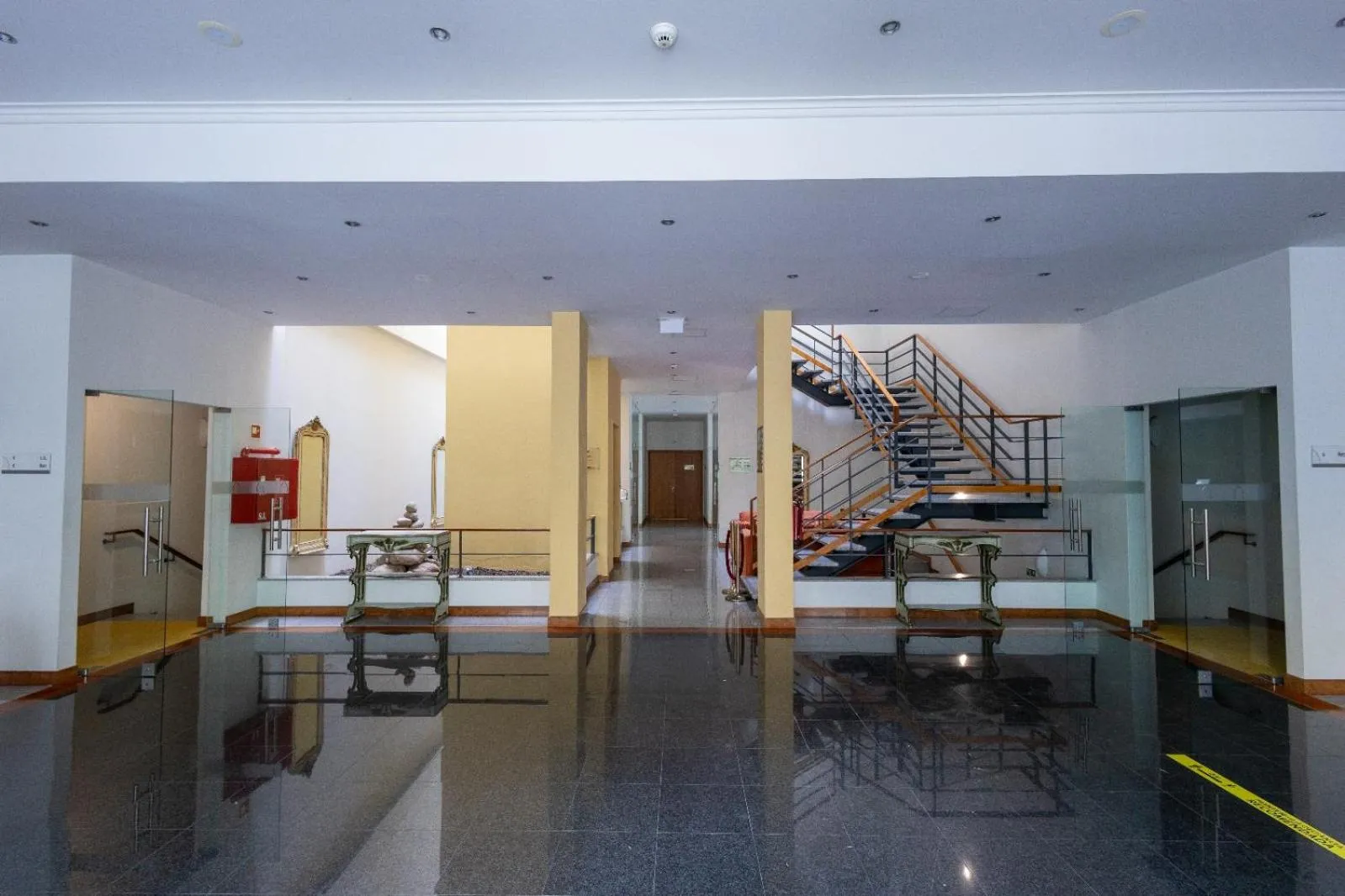 Communal lounge/ TV room in Hotel Apartamentos Geres Ribeiro