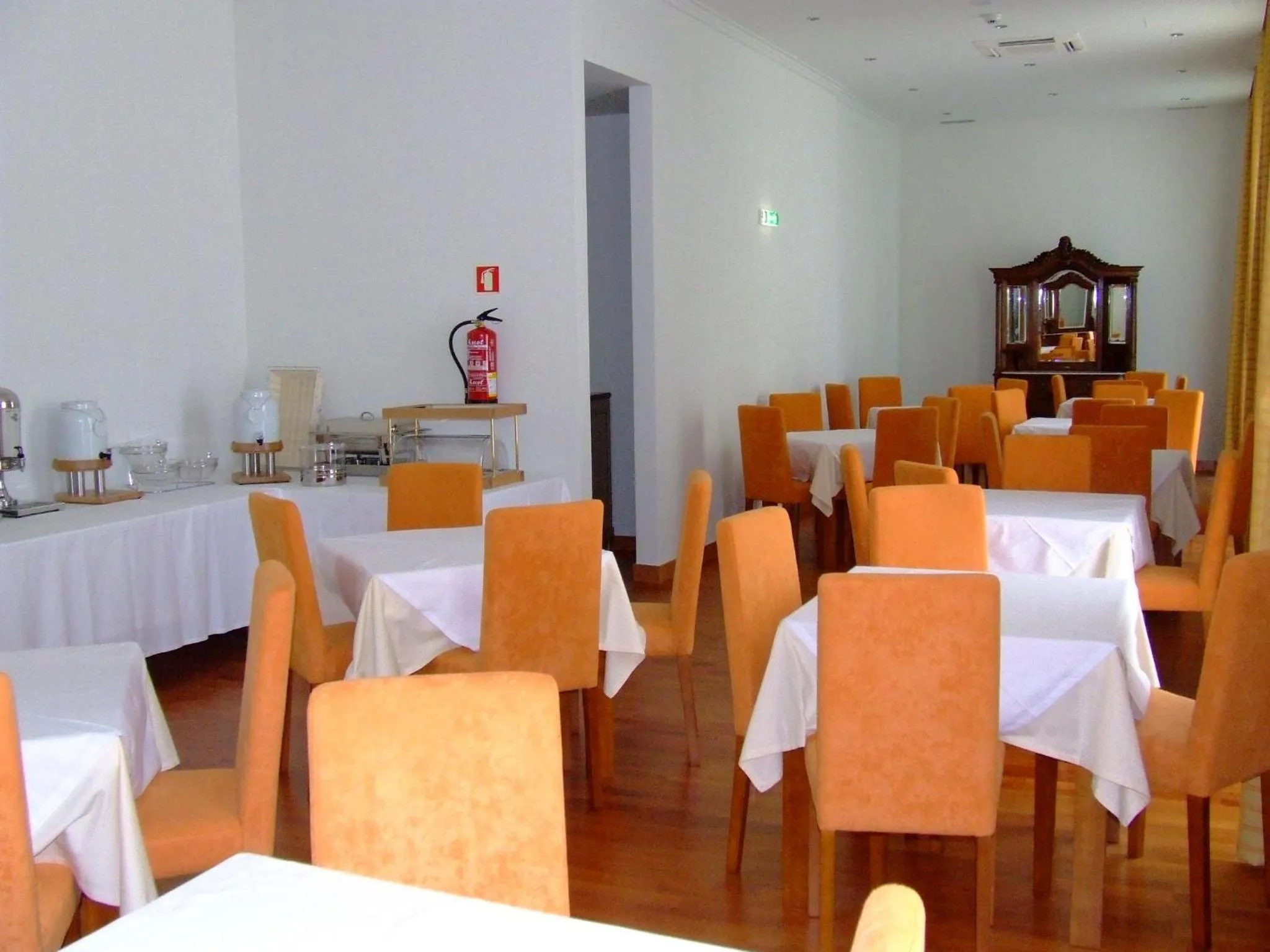 Restaurant/places to eat in Hotel Apartamentos Geres Ribeiro