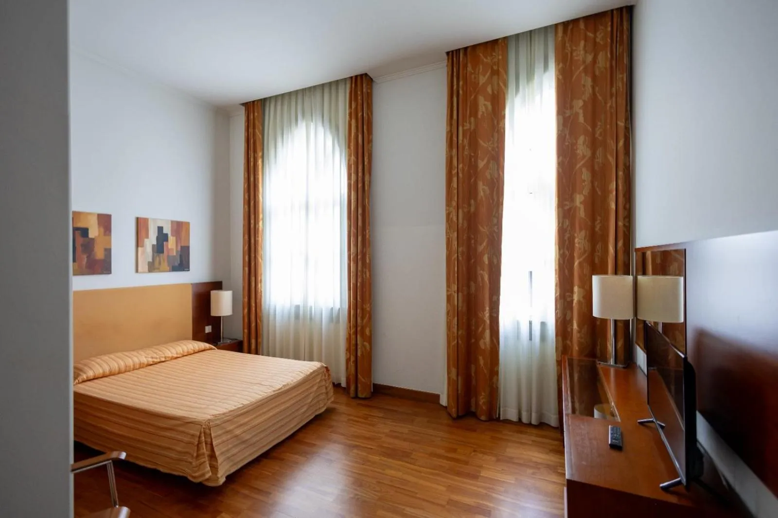 Bedroom, Bed in Hotel Apartamentos Geres Ribeiro