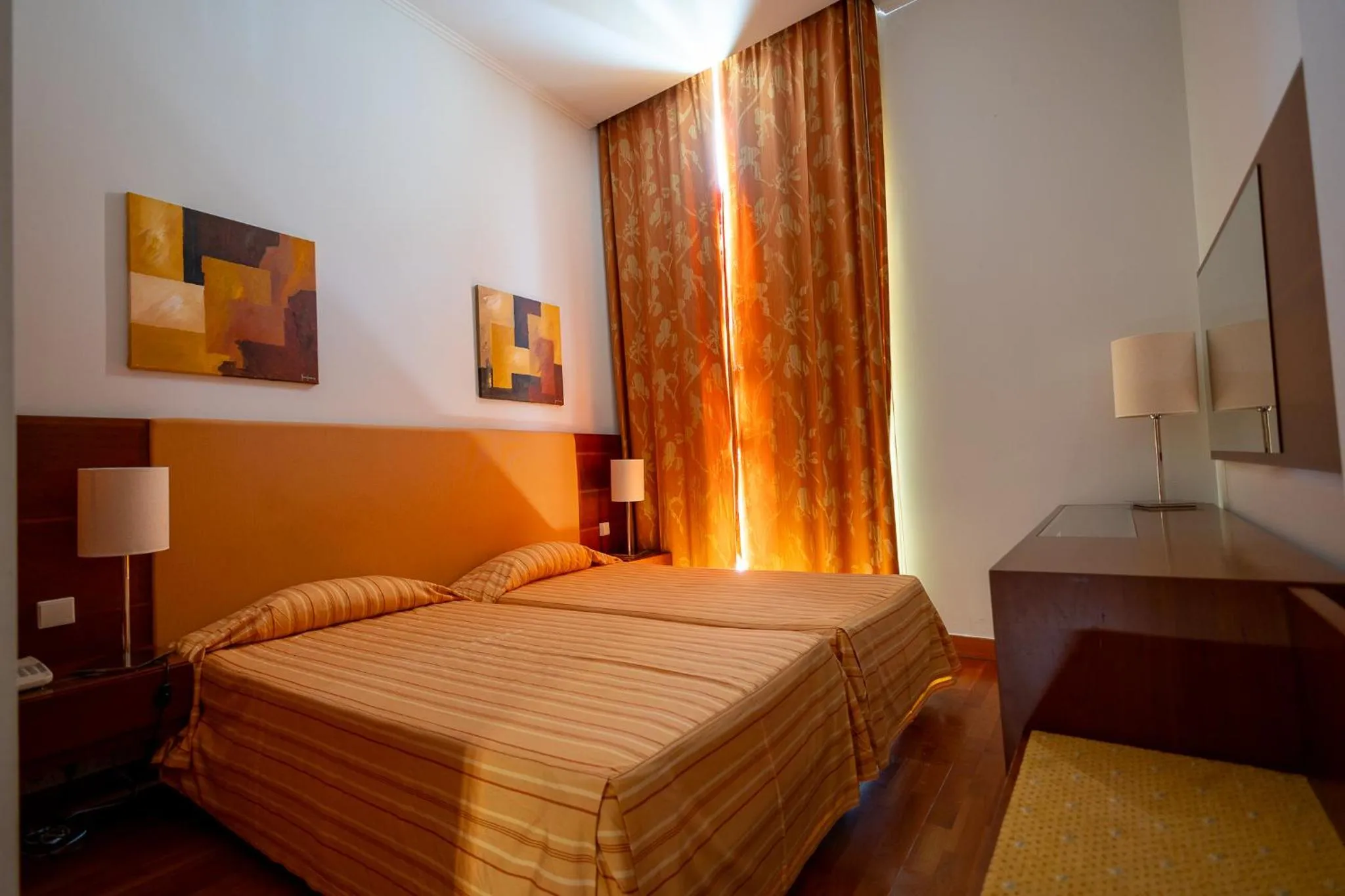 Bedroom, Bed in Hotel Apartamentos Geres Ribeiro