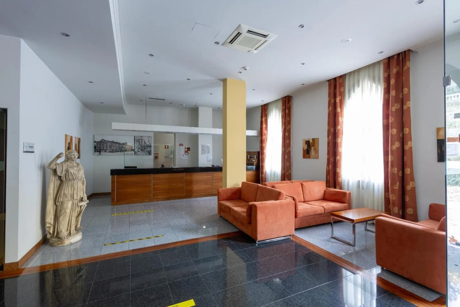 Lobby or reception in Hotel Apartamentos Geres Ribeiro