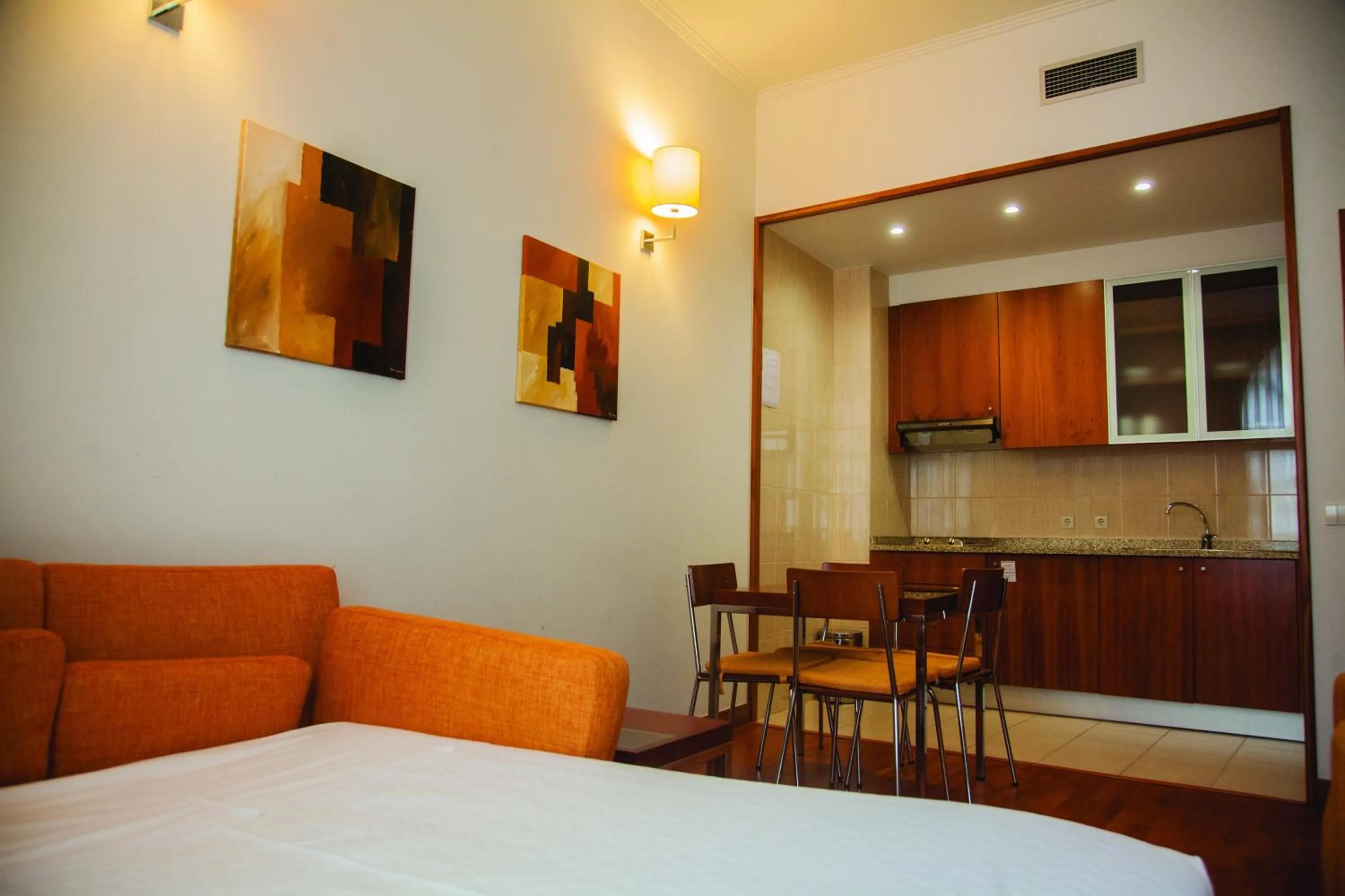 Kitchen or kitchenette in Hotel Apartamentos Geres Ribeiro