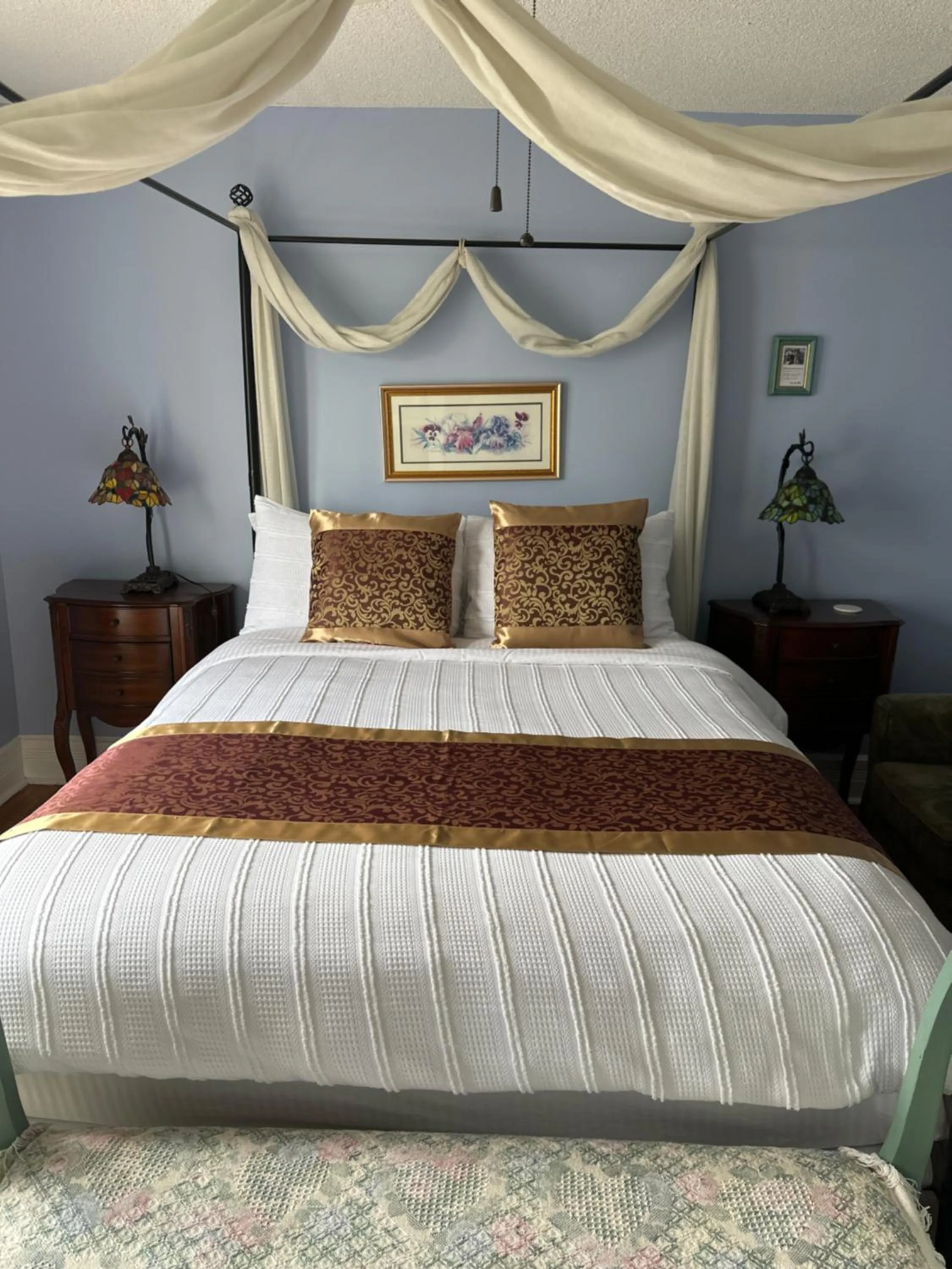 Bed in Blue Gables Bed and Breakfast