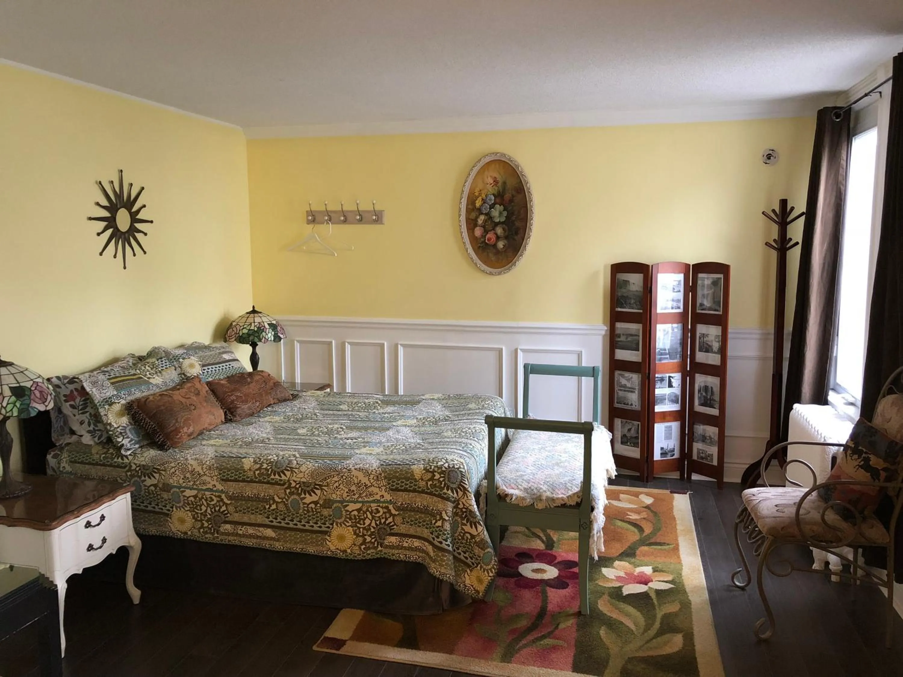 Bedroom, Bed in Blue Gables Bed and Breakfast