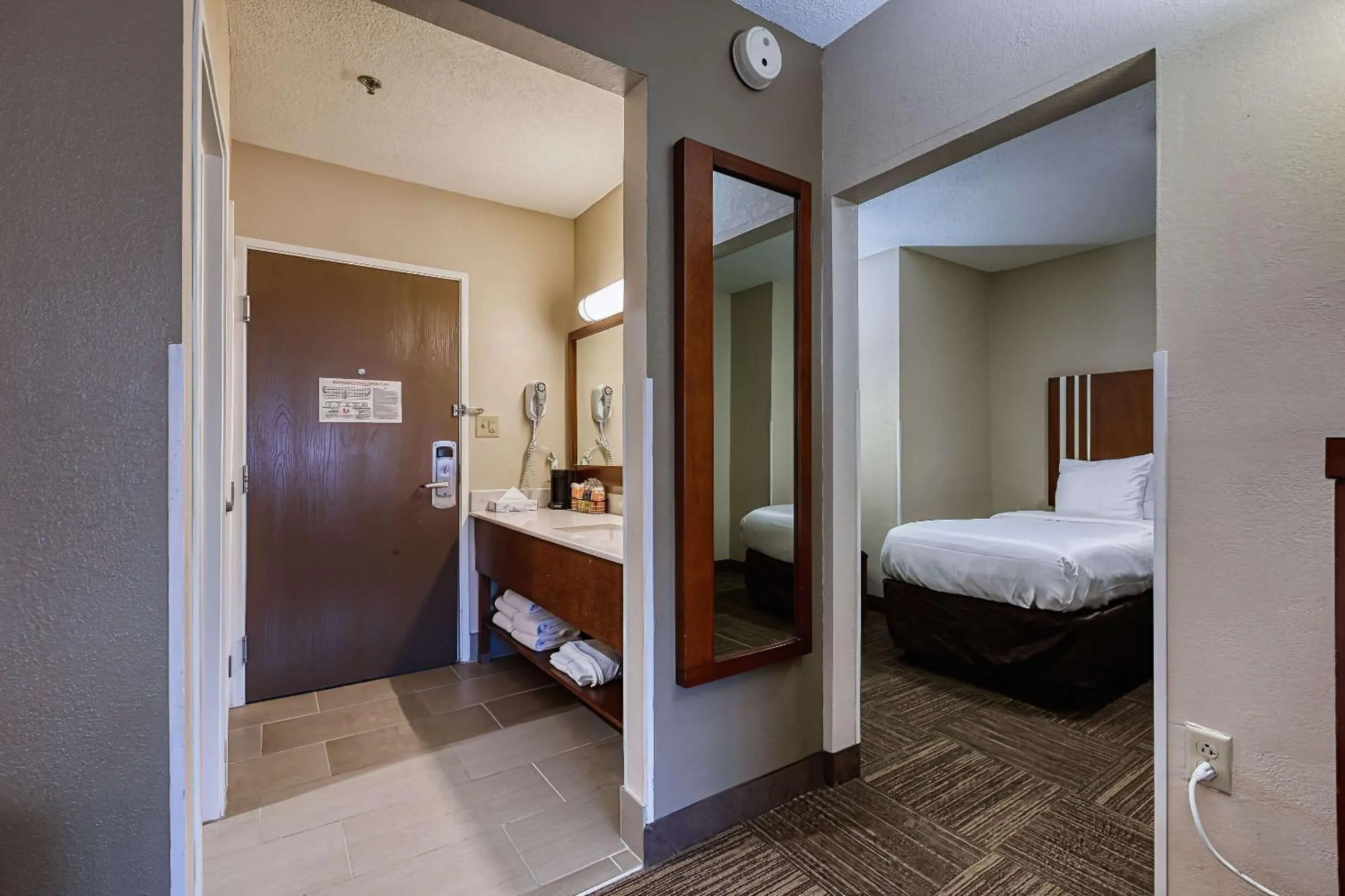 Bedroom, Bed in Comfort Inn & Suites Shepherdsville - Louisville South