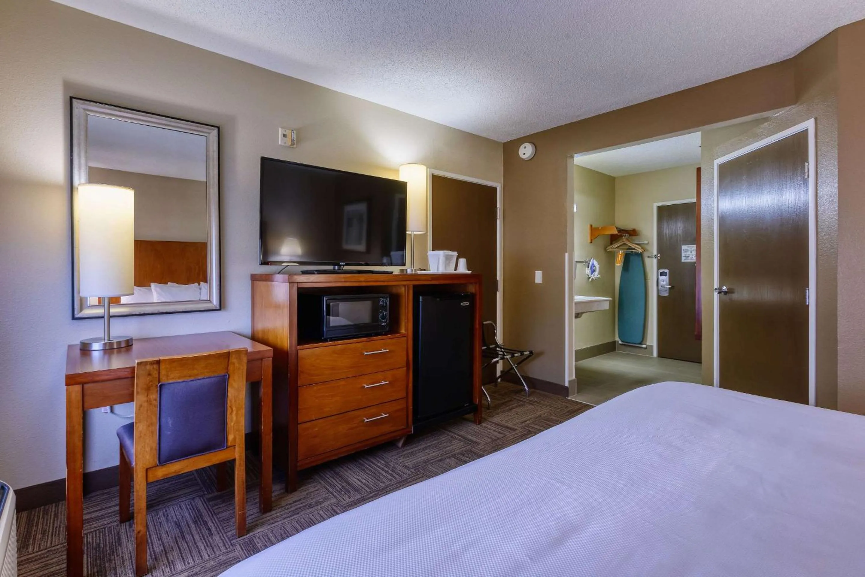 Bedroom, Bed in Comfort Inn & Suites Shepherdsville - Louisville South