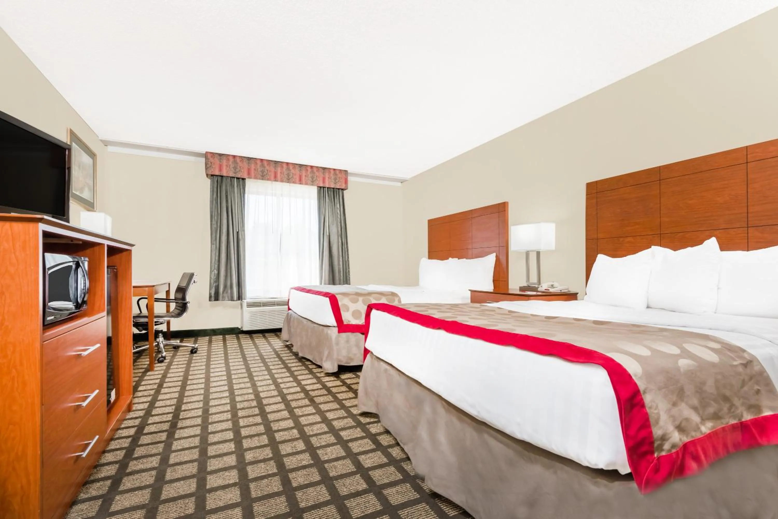 Bedroom in Ramada by Wyndham Lexington North Hotel & Conference Center