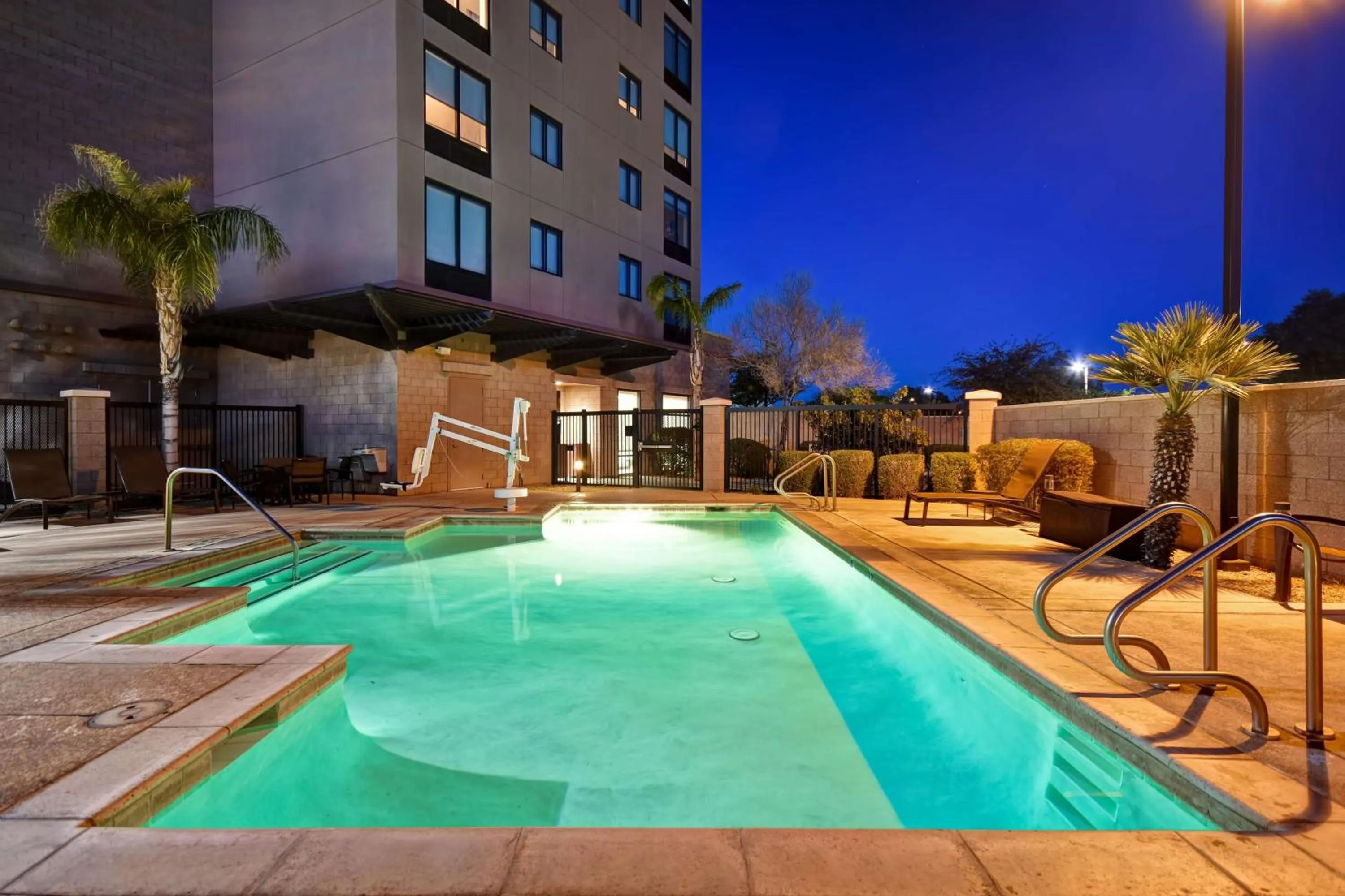 Swimming pool in Hyatt Place Phoenix Gilbert
